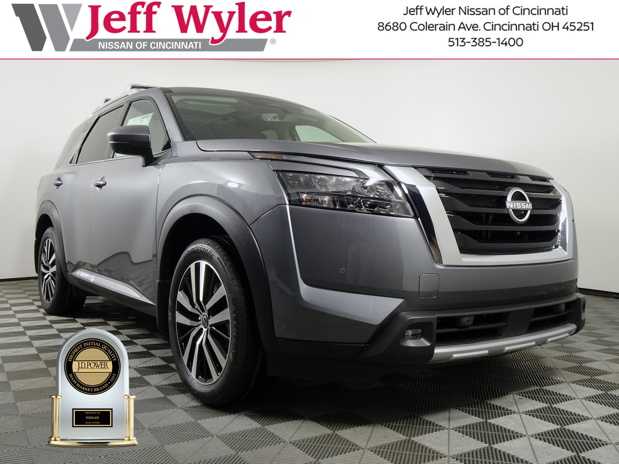 2025 Nissan Pathfinder Platinum's photo