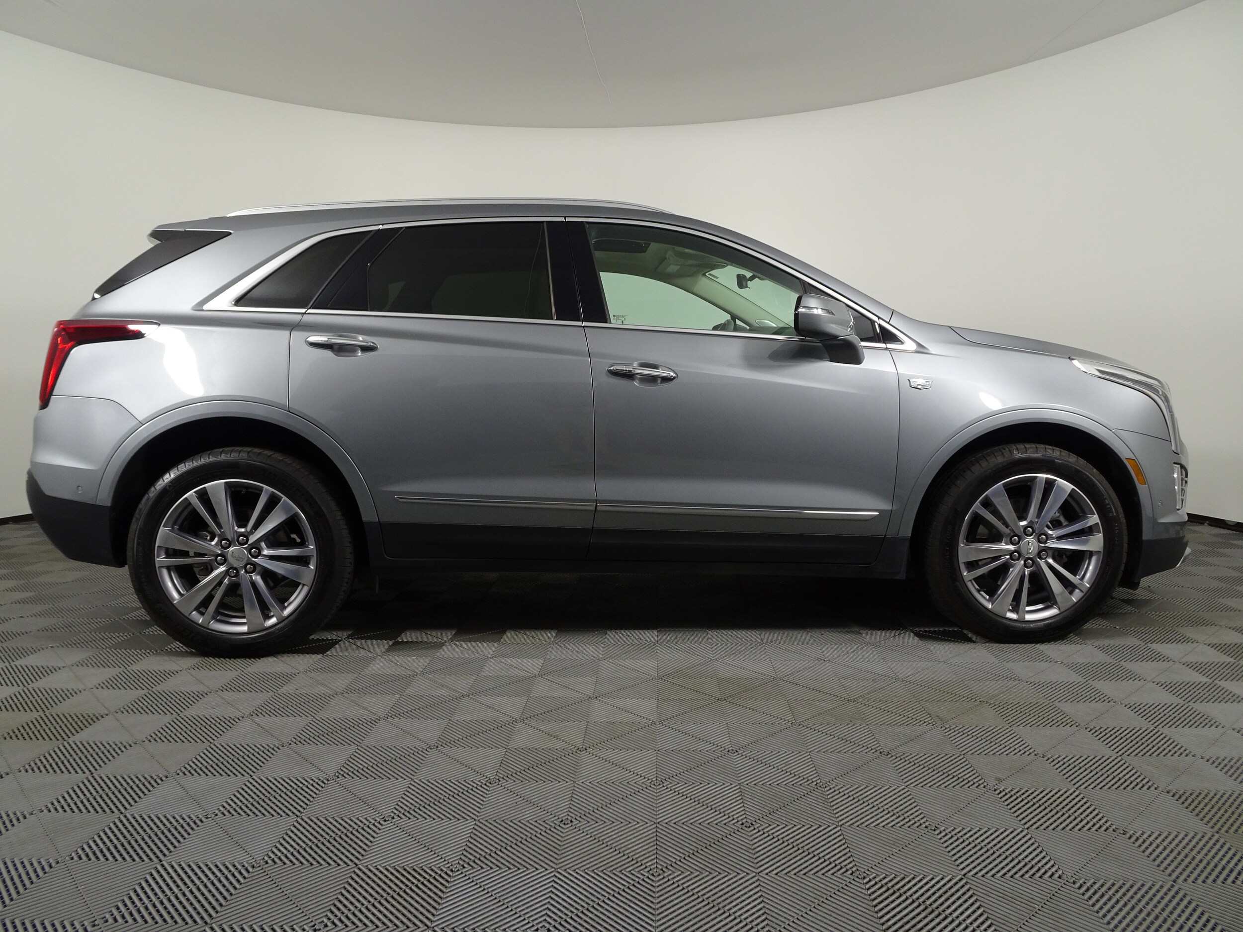 2024 Cadillac XT5 Premium Luxury photo 2