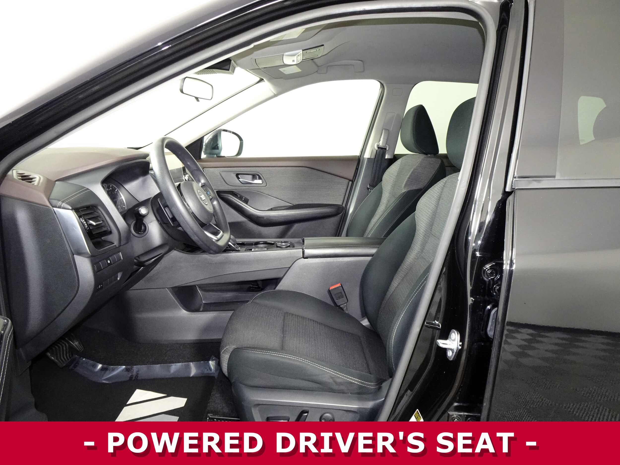 2021 Nissan Rogue SV photo 2