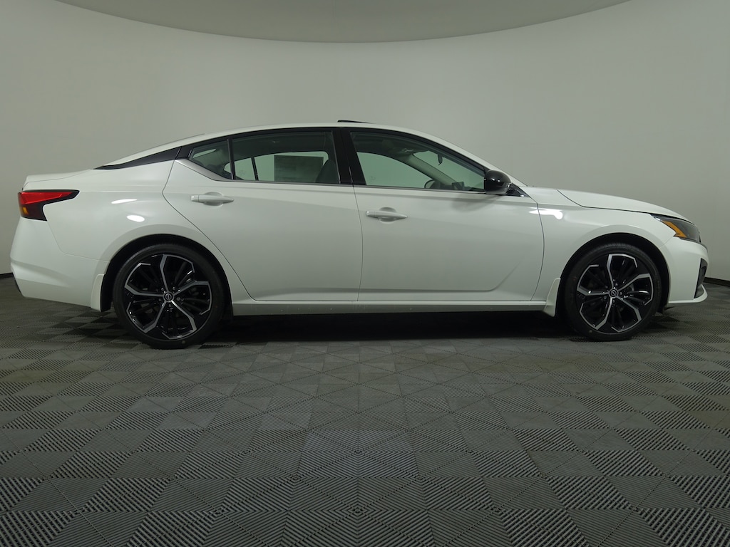 New 2025 Nissan Altima SR Sedan