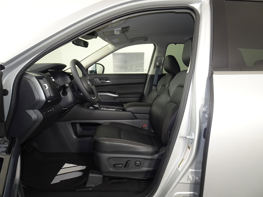 New 2025 Nissan Pathfinder SL SUV
