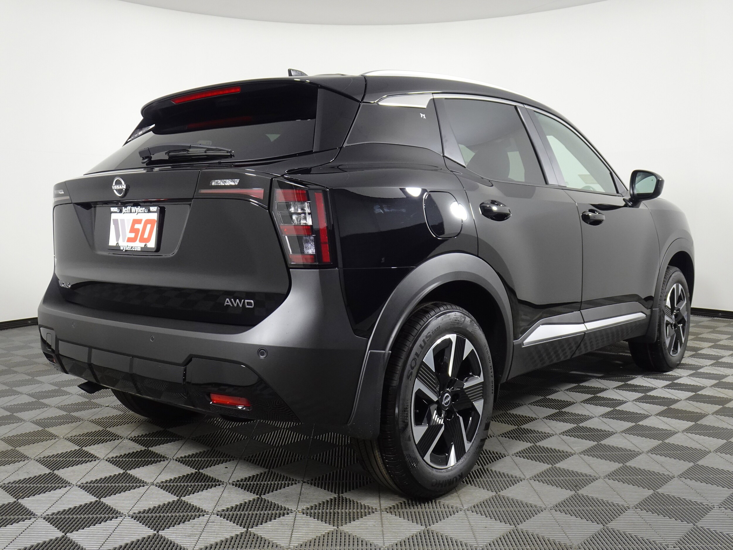 2025 Nissan Kicks SV photo 2