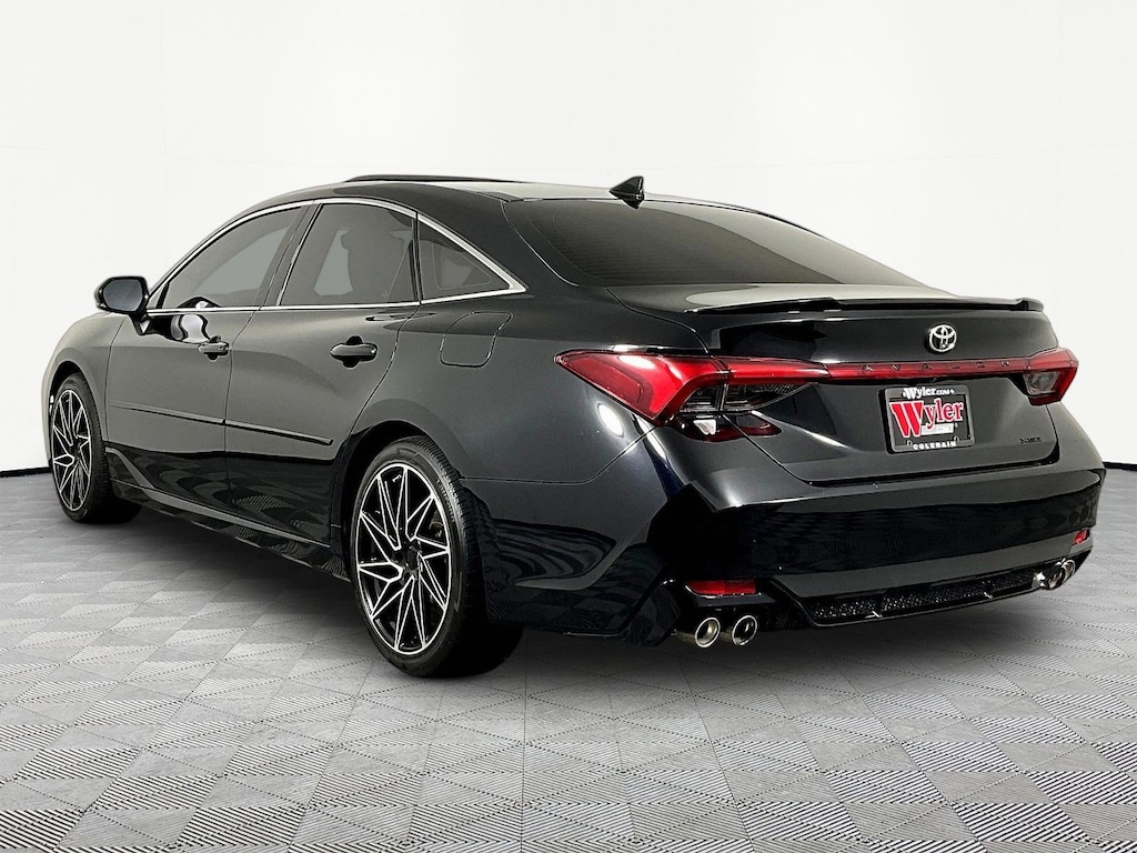 Used 2019 Toyota Avalon XSE Sedan