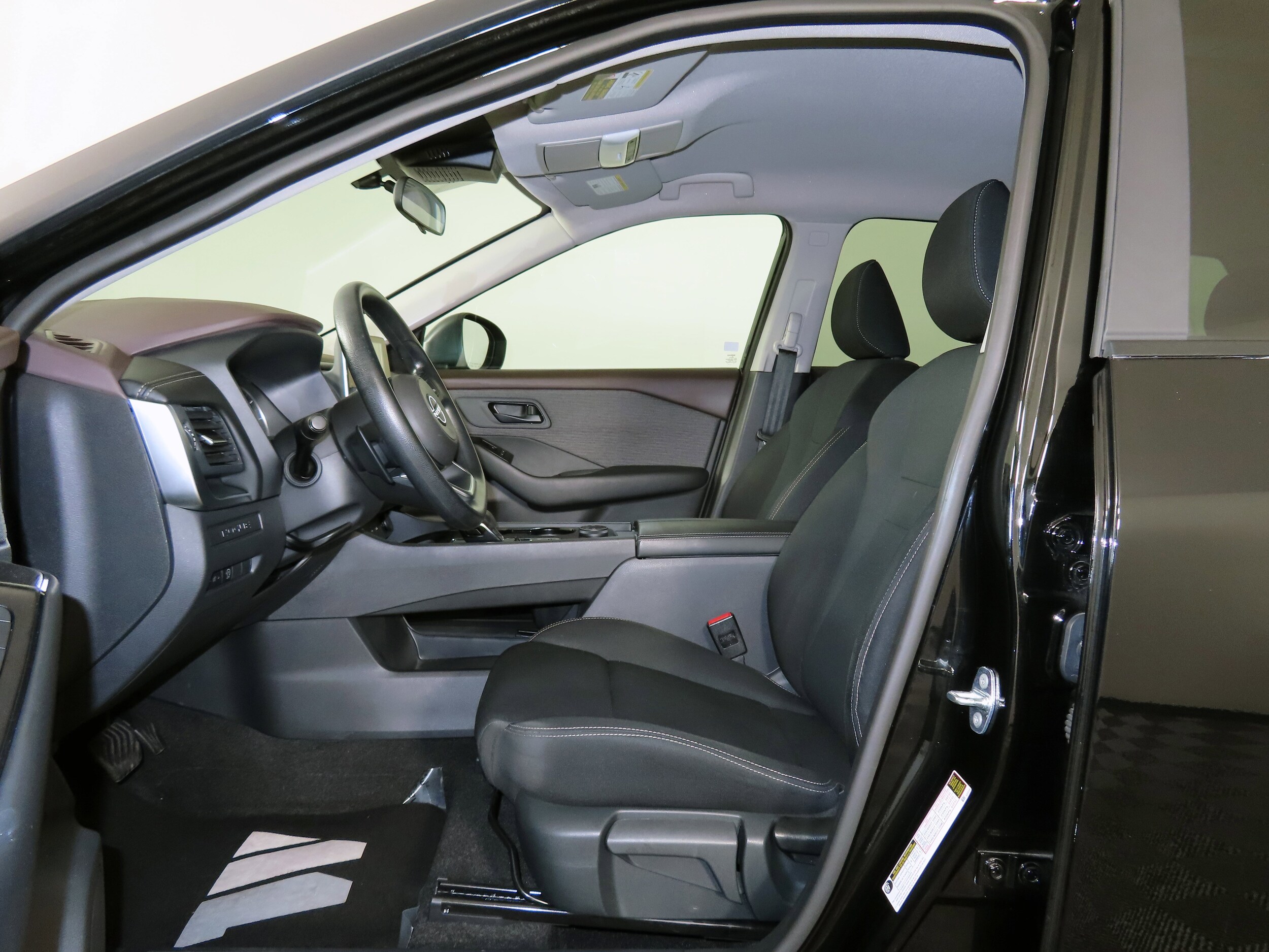 2023 Nissan Rogue S photo 3