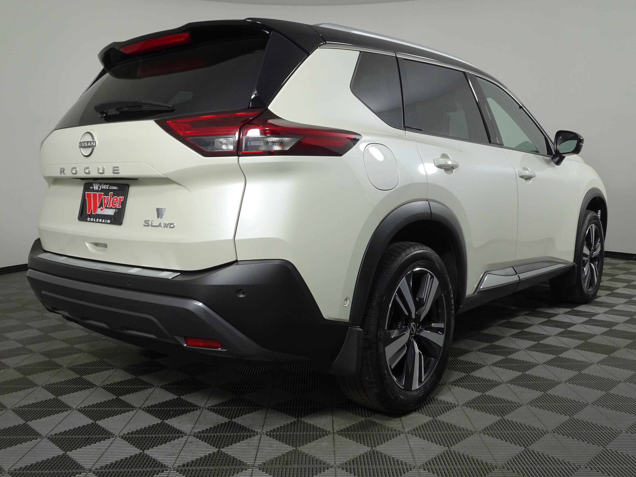 2023 Nissan Rogue SL photo 2