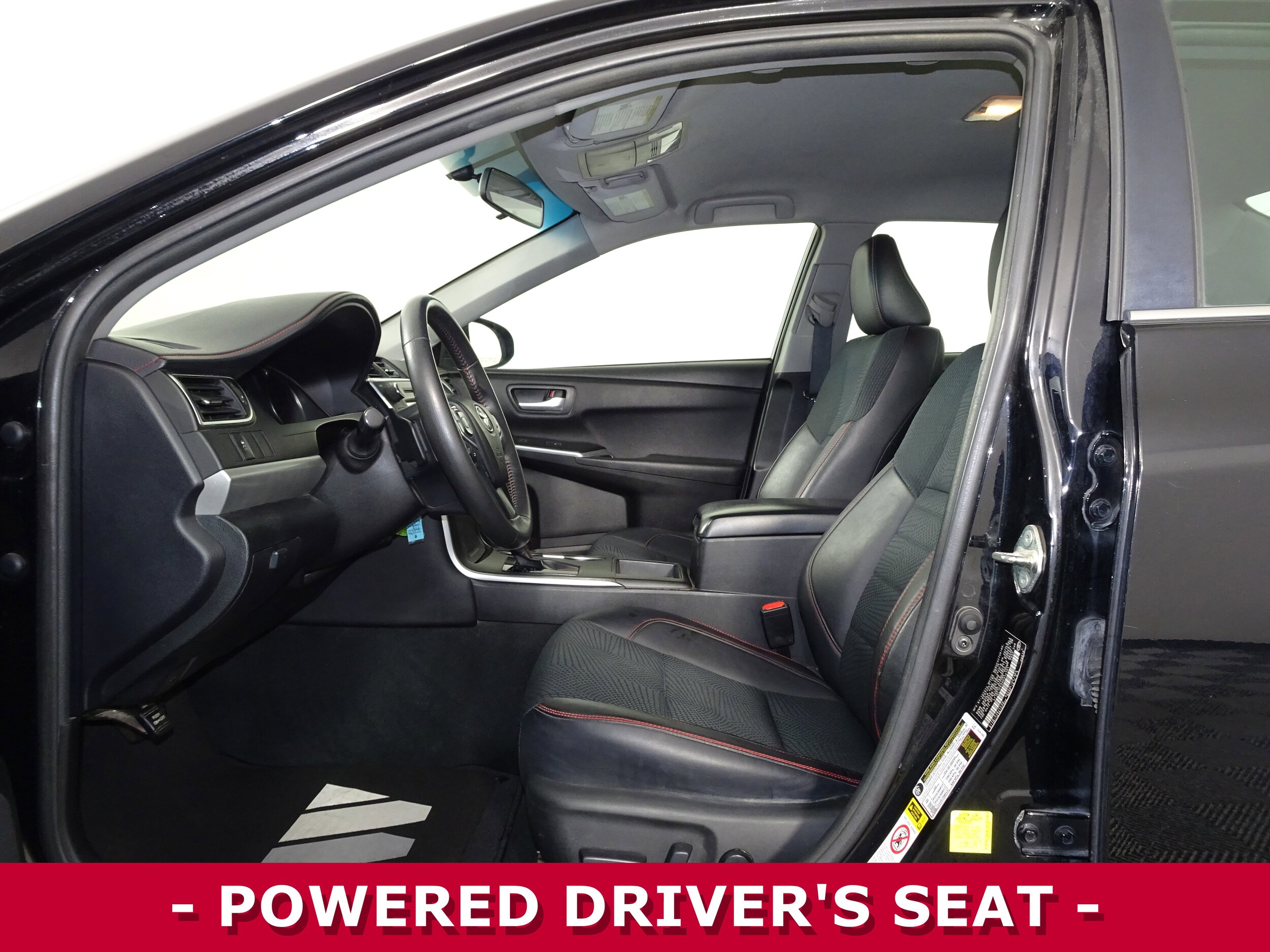2017 Toyota Camry SE photo 4