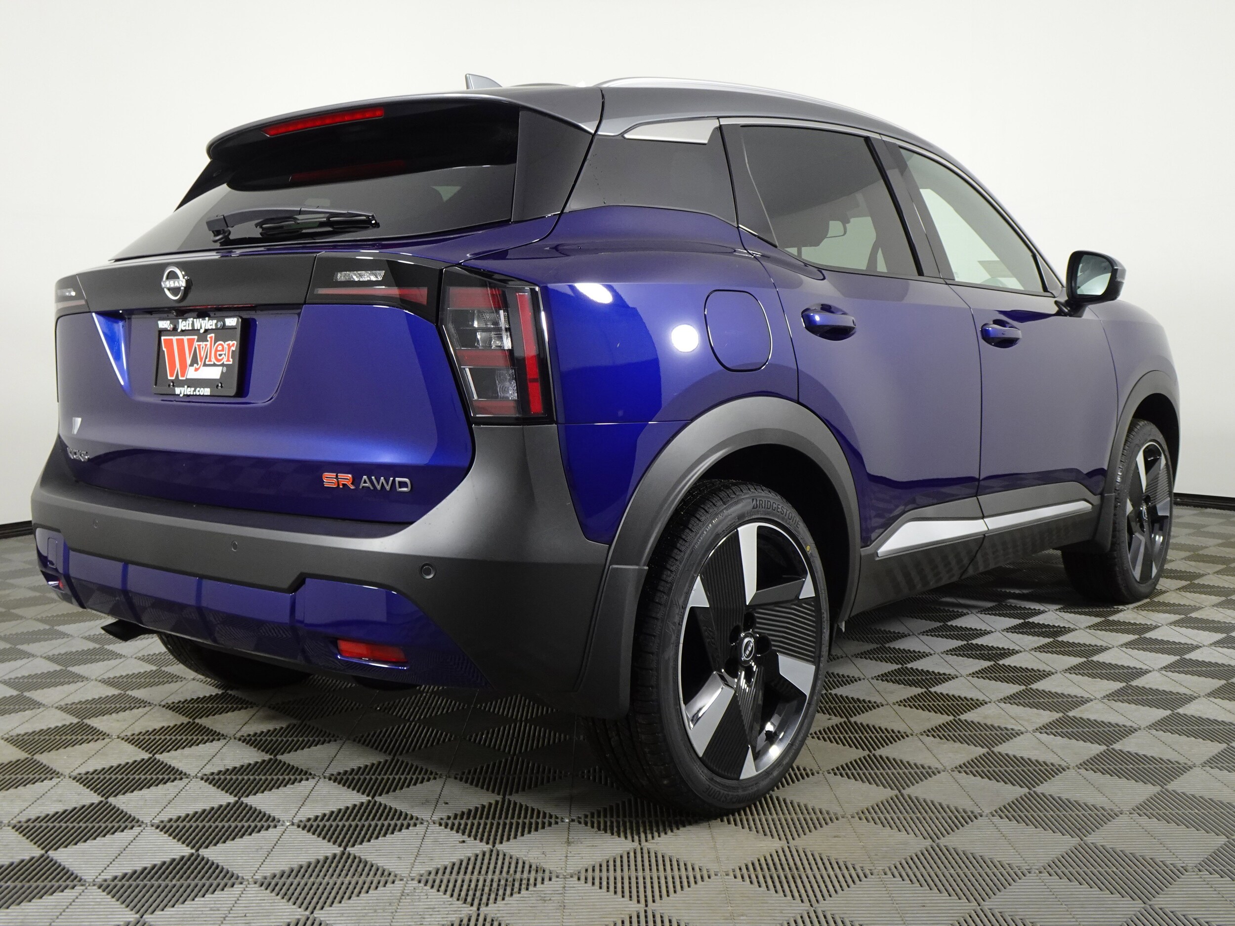 2025 Nissan Kicks SR photo 3