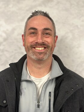 Staff member Jimmy Singer from ID_9b69ac8371f0