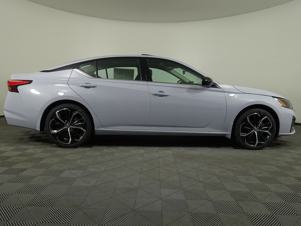 New 2025 Nissan Altima SR Sedan