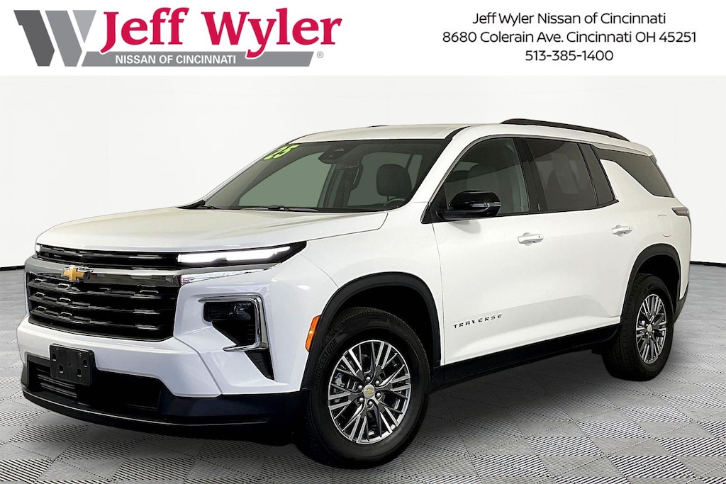 Used 2025 Chevrolet Traverse LT SUV