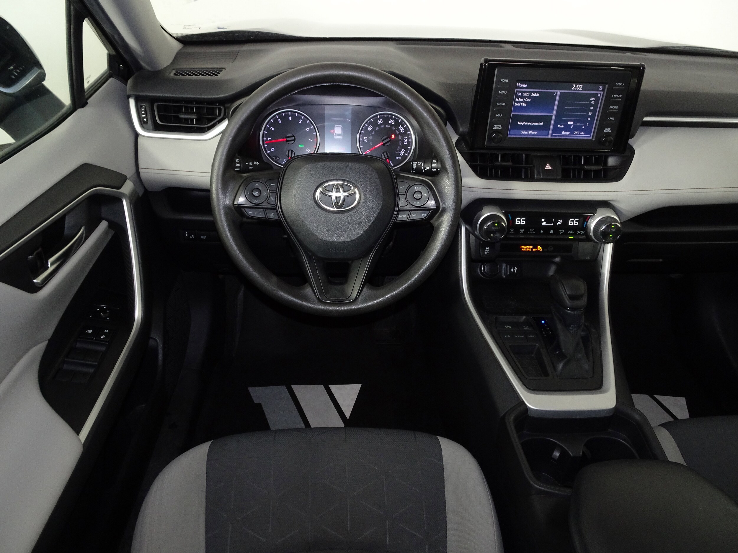 2019 Toyota RAV4 XLE photo 4