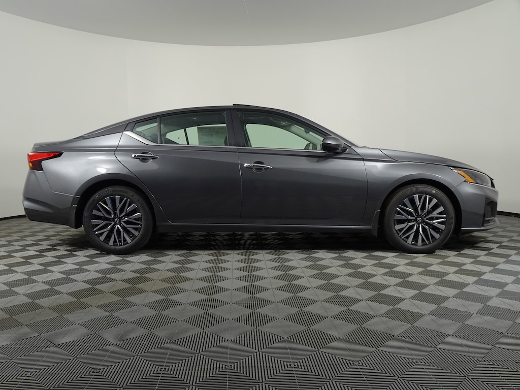 New 2025 Nissan Altima SV Sedan