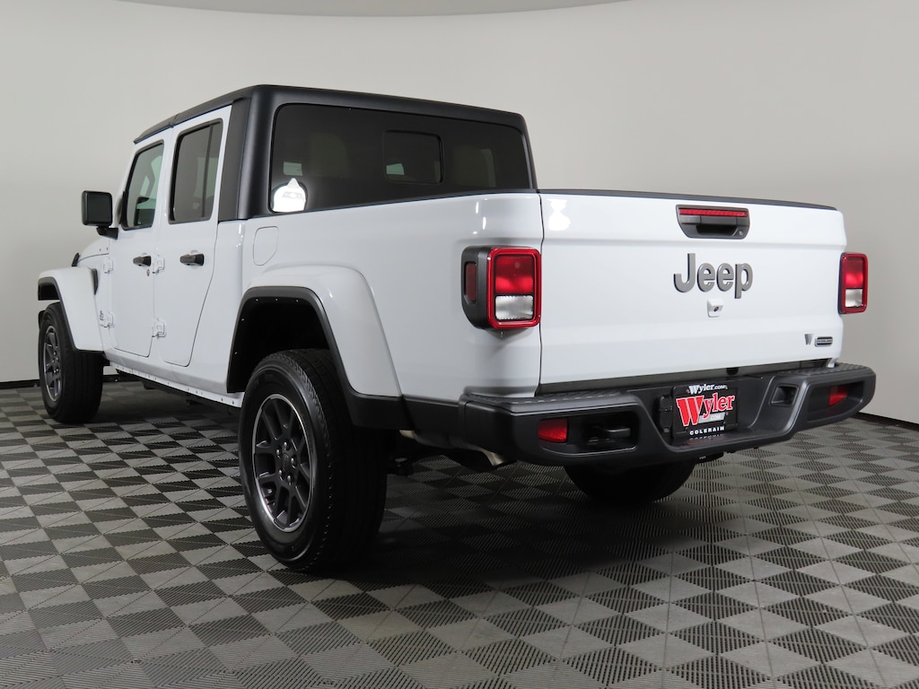 Used 2023 Jeep Gladiator Overland Truck