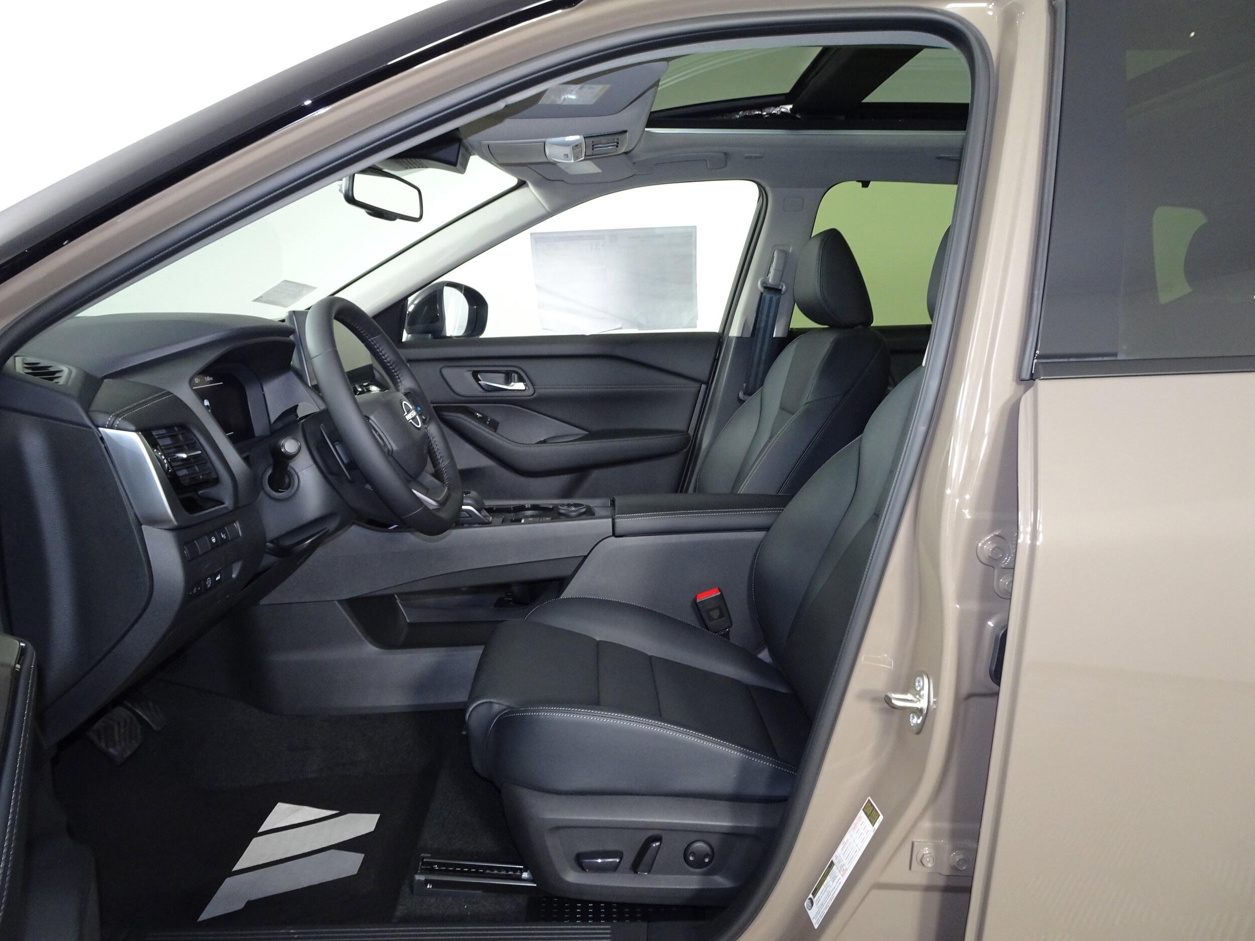 2025 Nissan Rogue SL photo 4