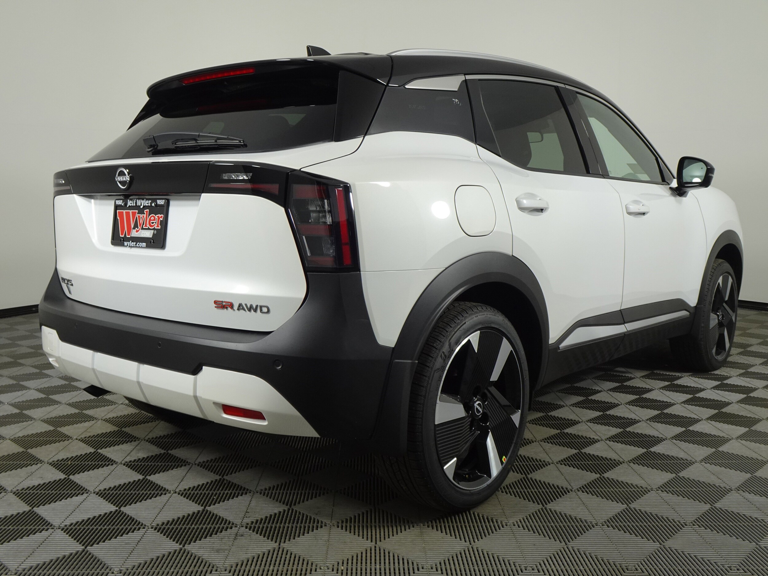 2025 Nissan Kicks SR photo 3