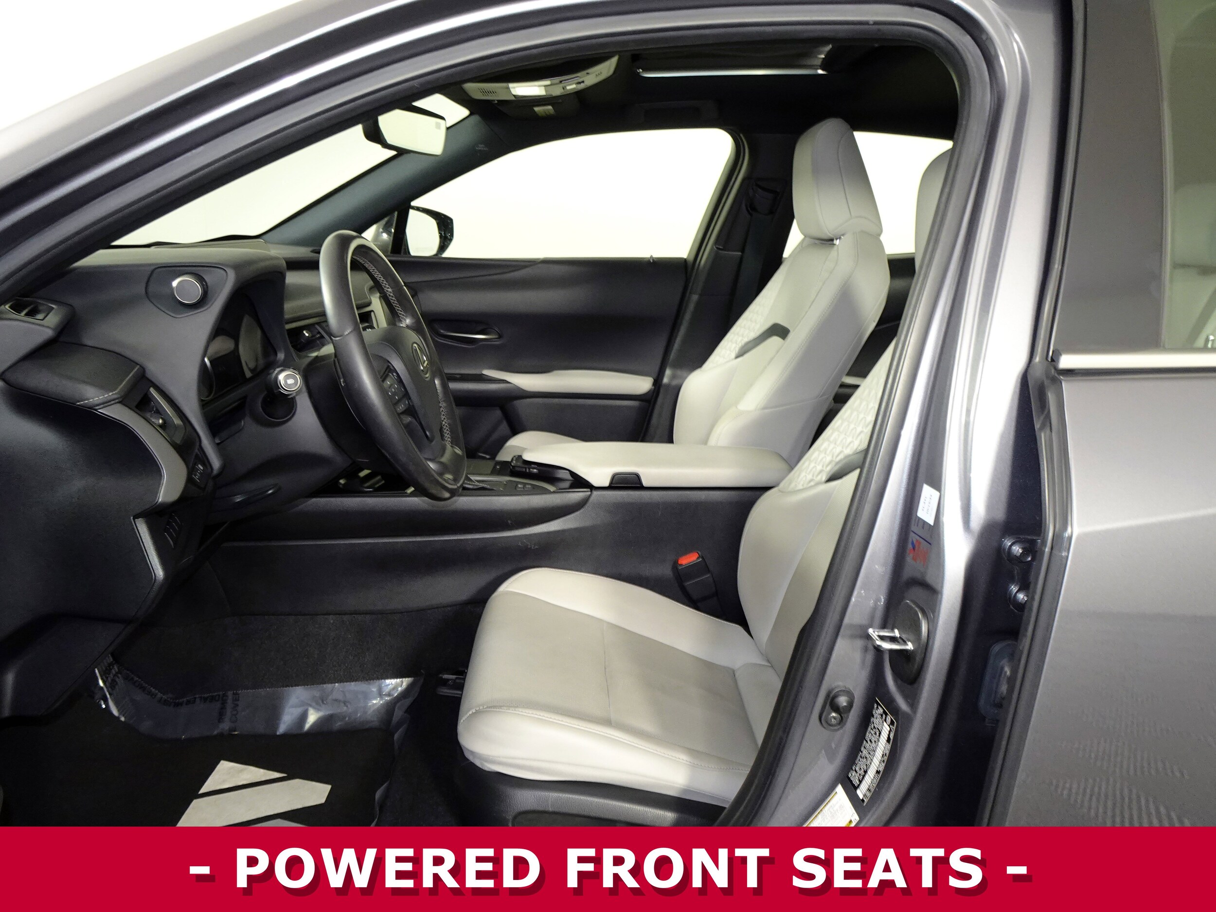 2020 Lexus UX 250h Premium photo 3