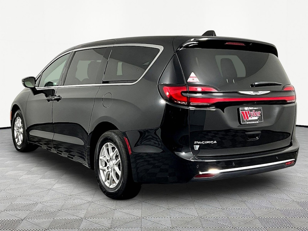 Used 2025 Chrysler Pacifica Select Minivan/Van