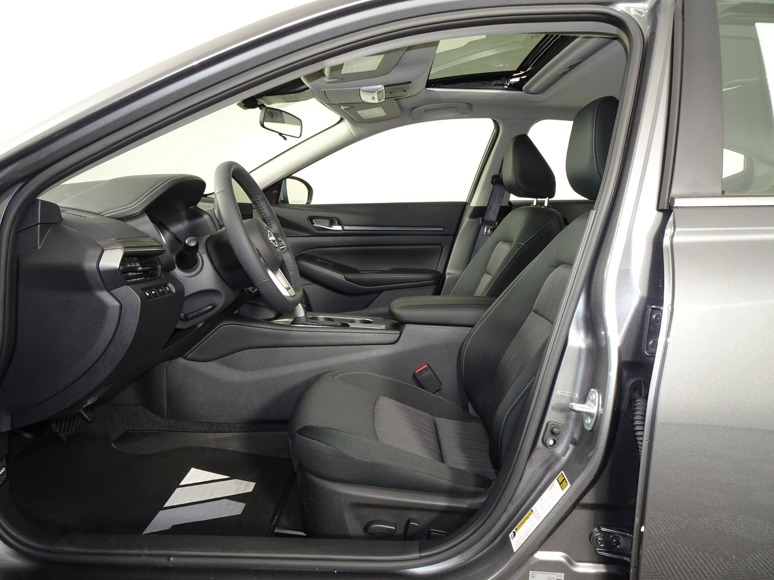 2025 Nissan Altima SV photo 3