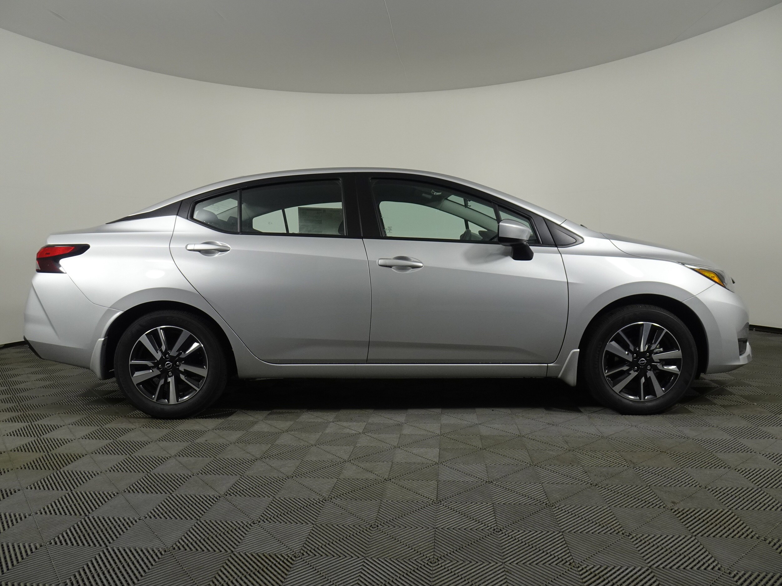 2025 Nissan Versa SV photo 2