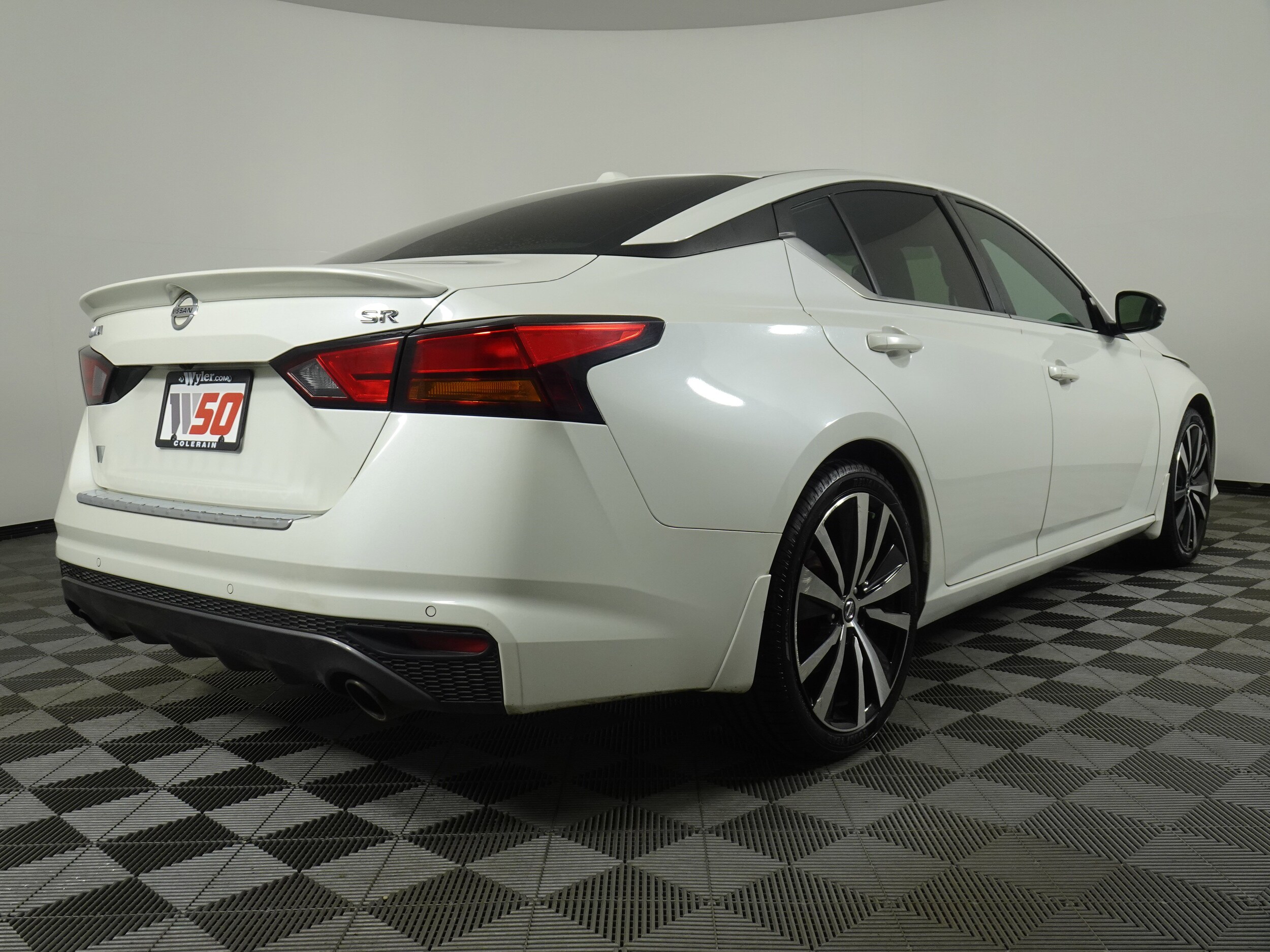 2021 Nissan Altima 2.5 SR photo 3