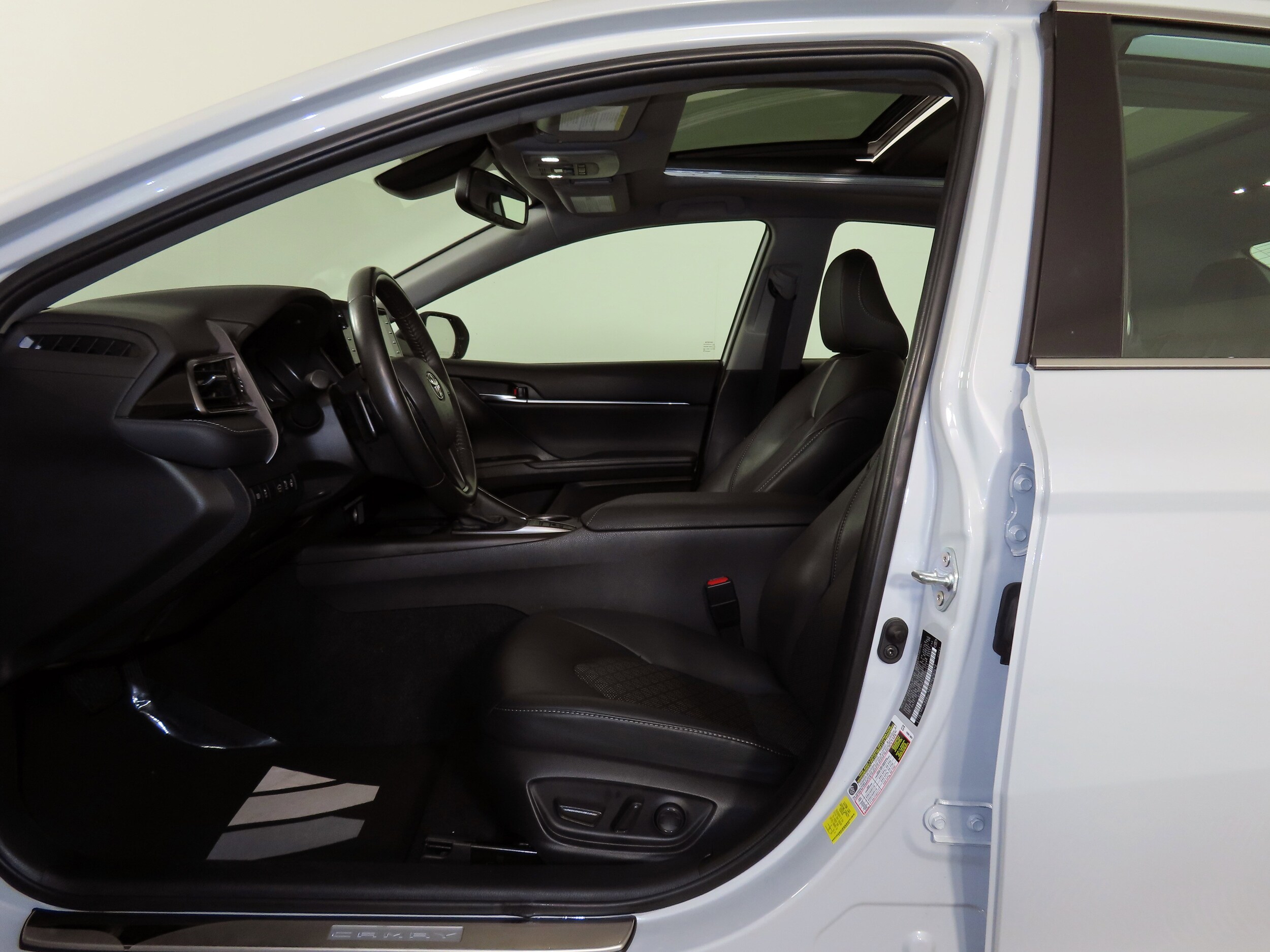 2023 Toyota Camry XSE photo 4