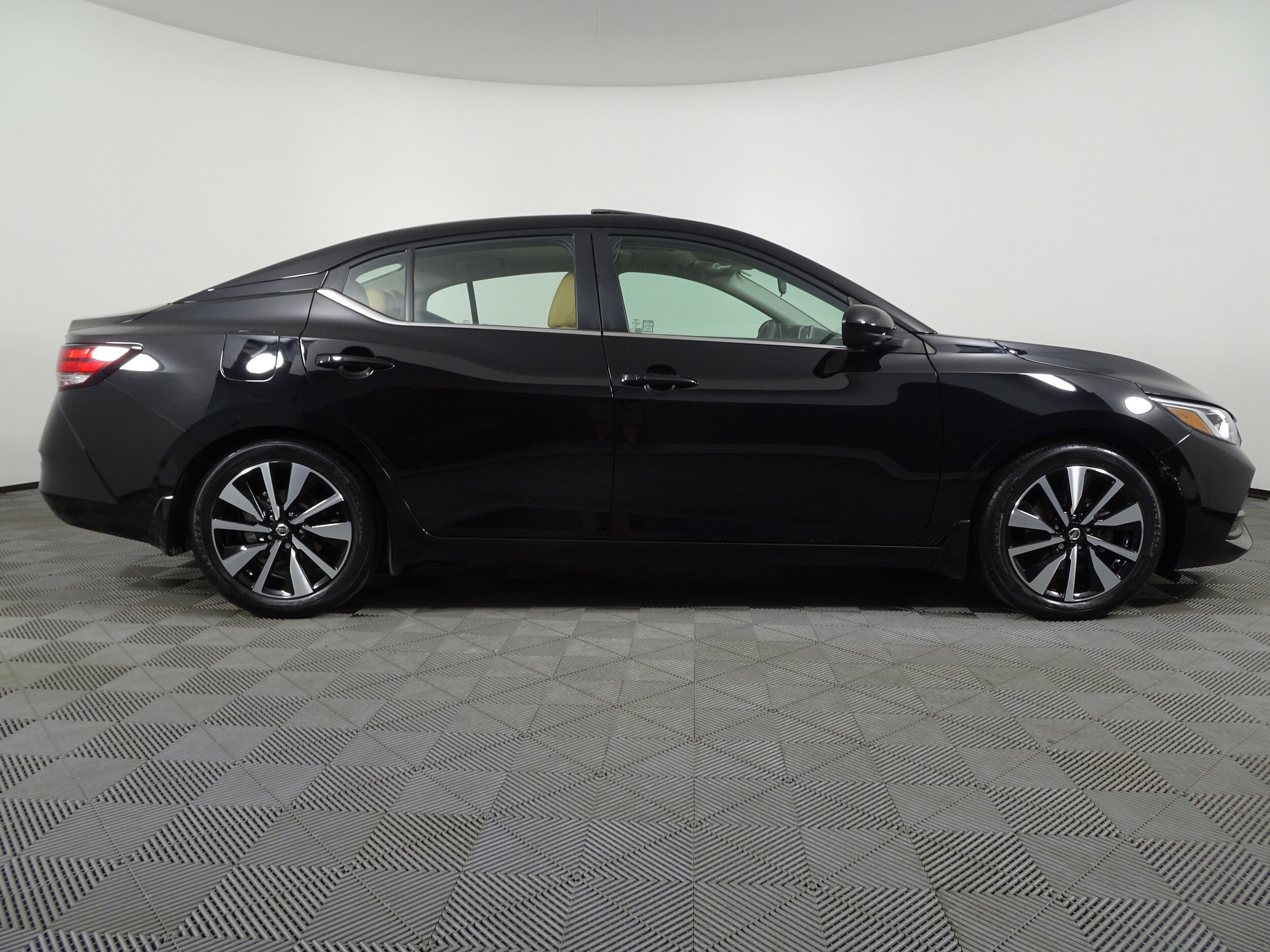 2023 Nissan Sentra SV Premium photo 2