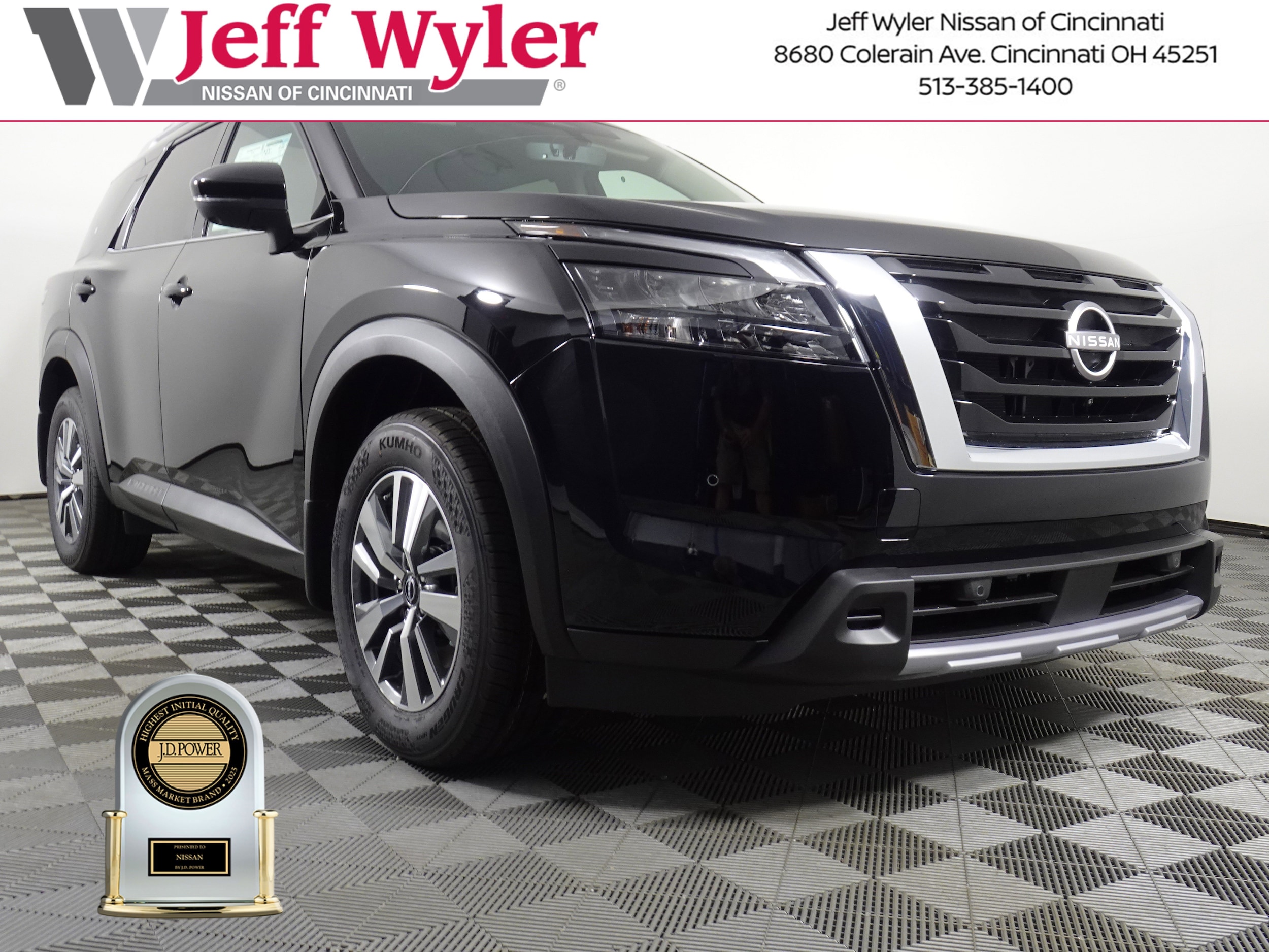 2025 Nissan Pathfinder SL's photo