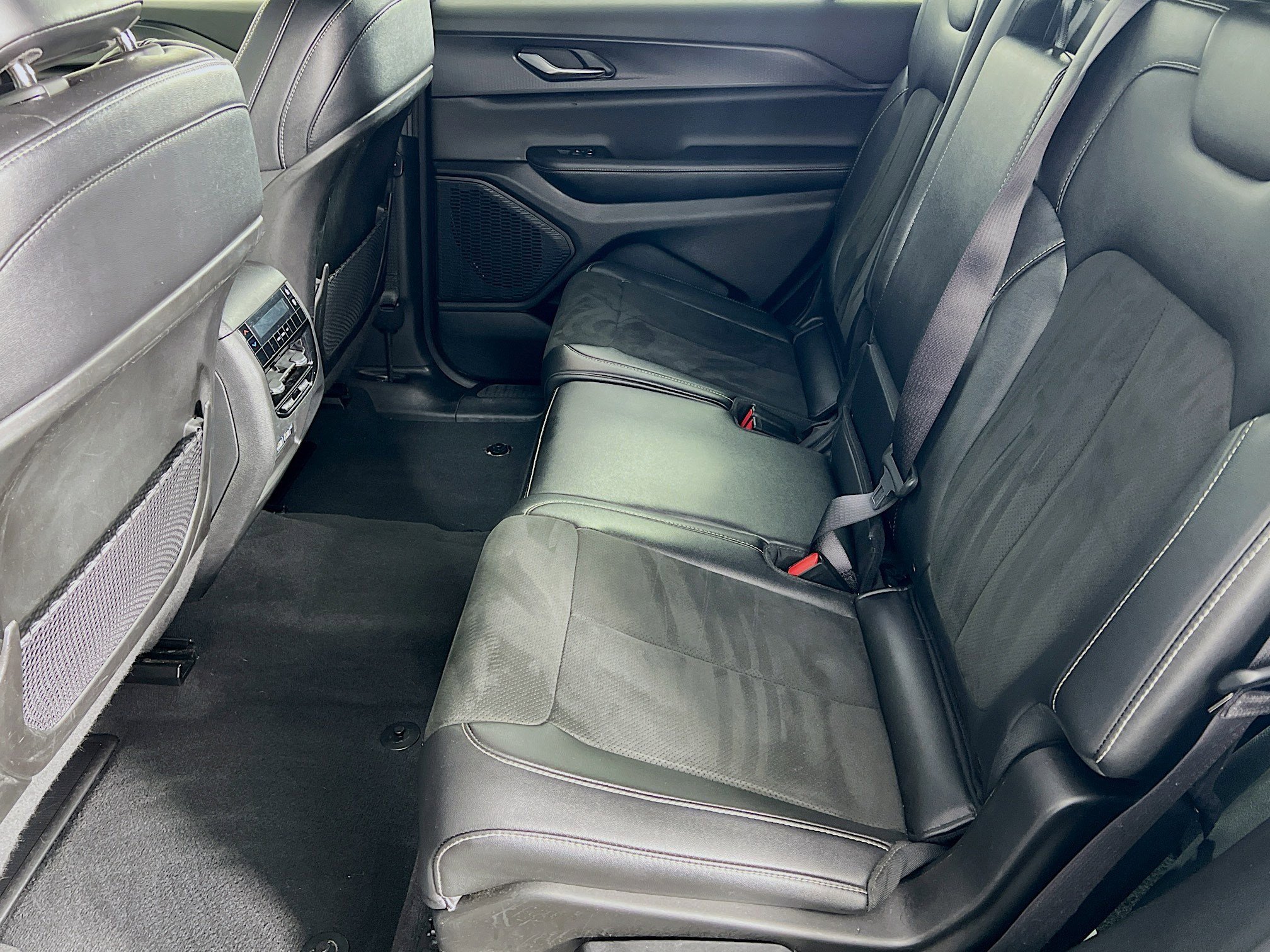 2024 Jeep Grand Cherokee Altitude photo 4