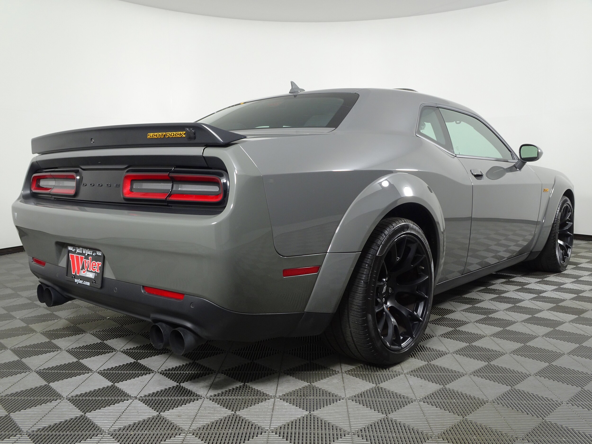 2023 Dodge Challenger R/T Scat Pack Widebody photo 3