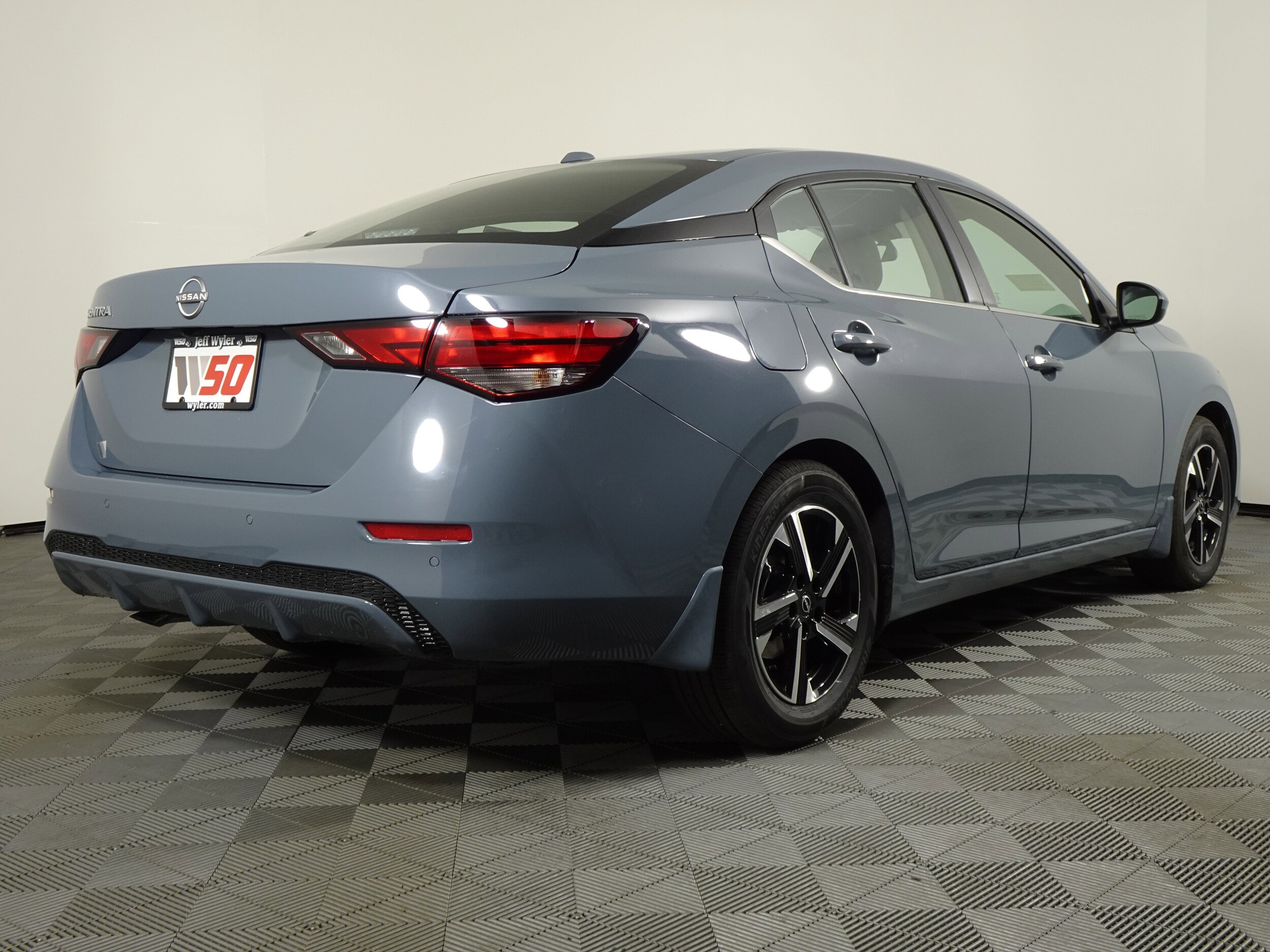 2025 Nissan Sentra SV photo 3