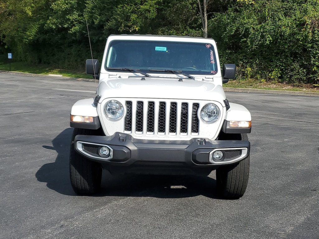 Used 2023 Jeep Gladiator Overland Truck