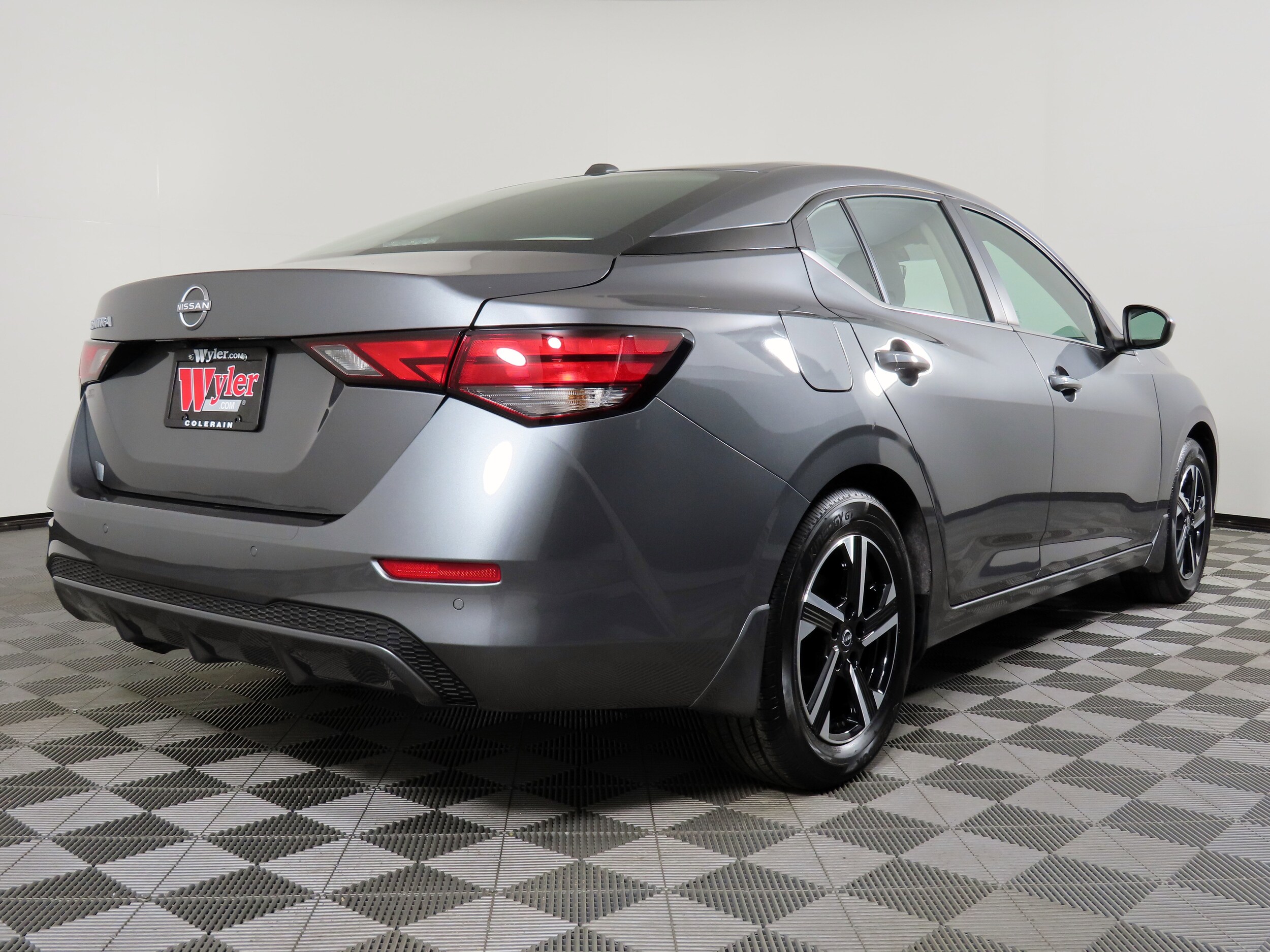 2025 Nissan Sentra SV photo 3