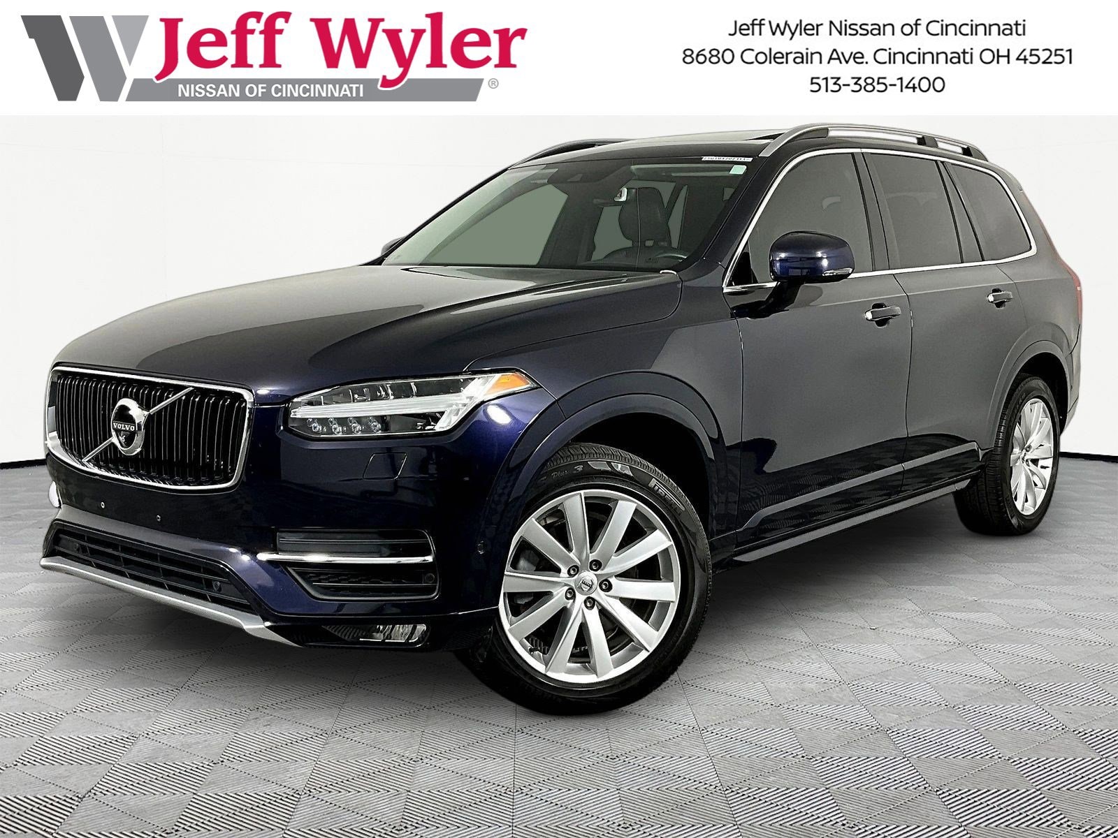 2016 Volvo XC90 T6 AWD Momentum's photo