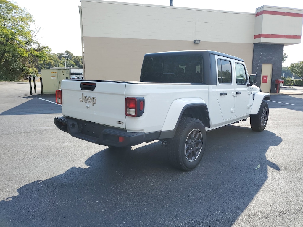 Used 2023 Jeep Gladiator Overland Truck