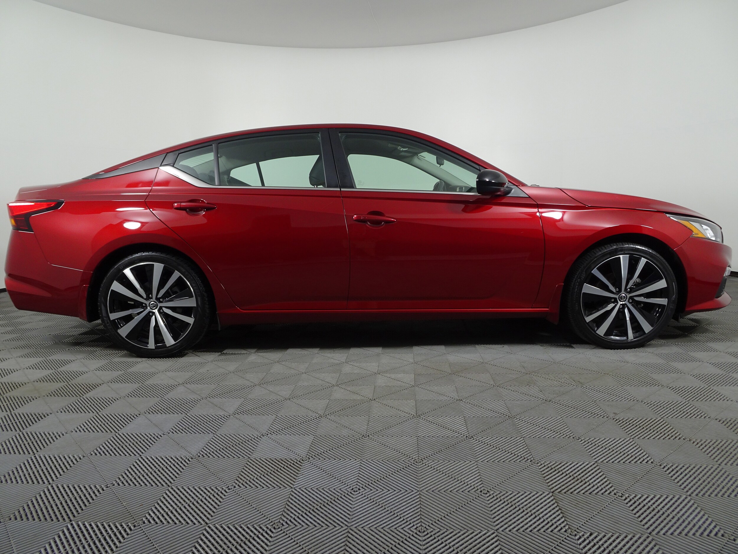 2022 Nissan Altima 2.5 SR photo 2
