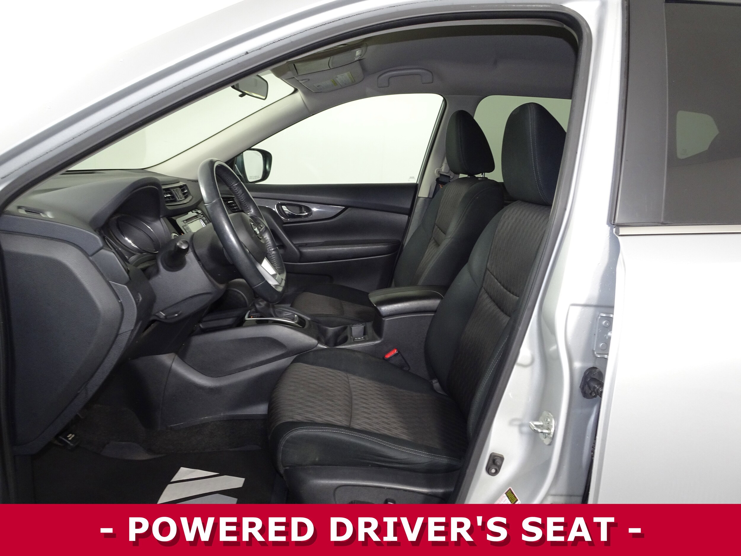 2017 Nissan Rogue SV photo 4