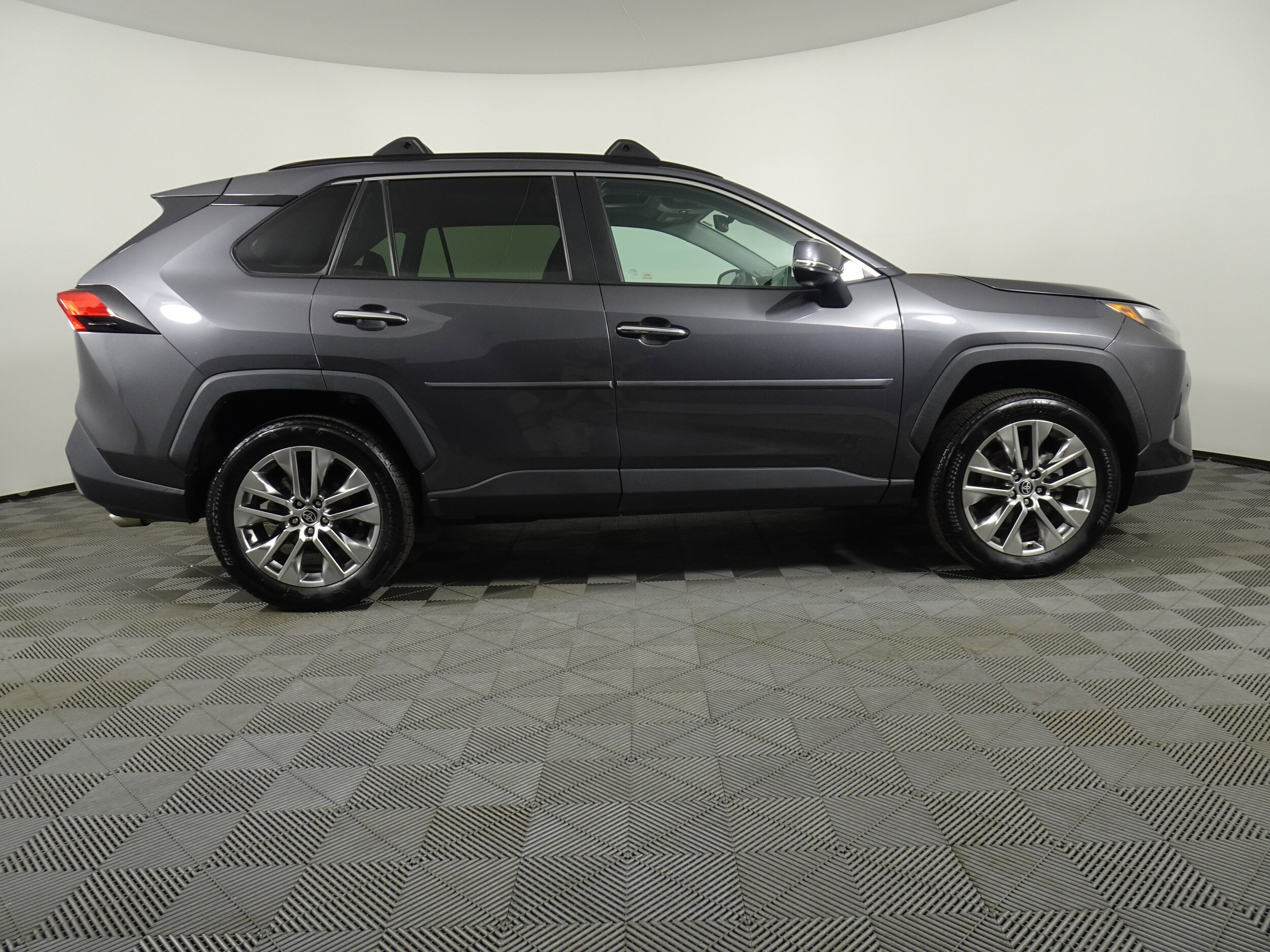 2022 Toyota RAV4 Limited photo 2