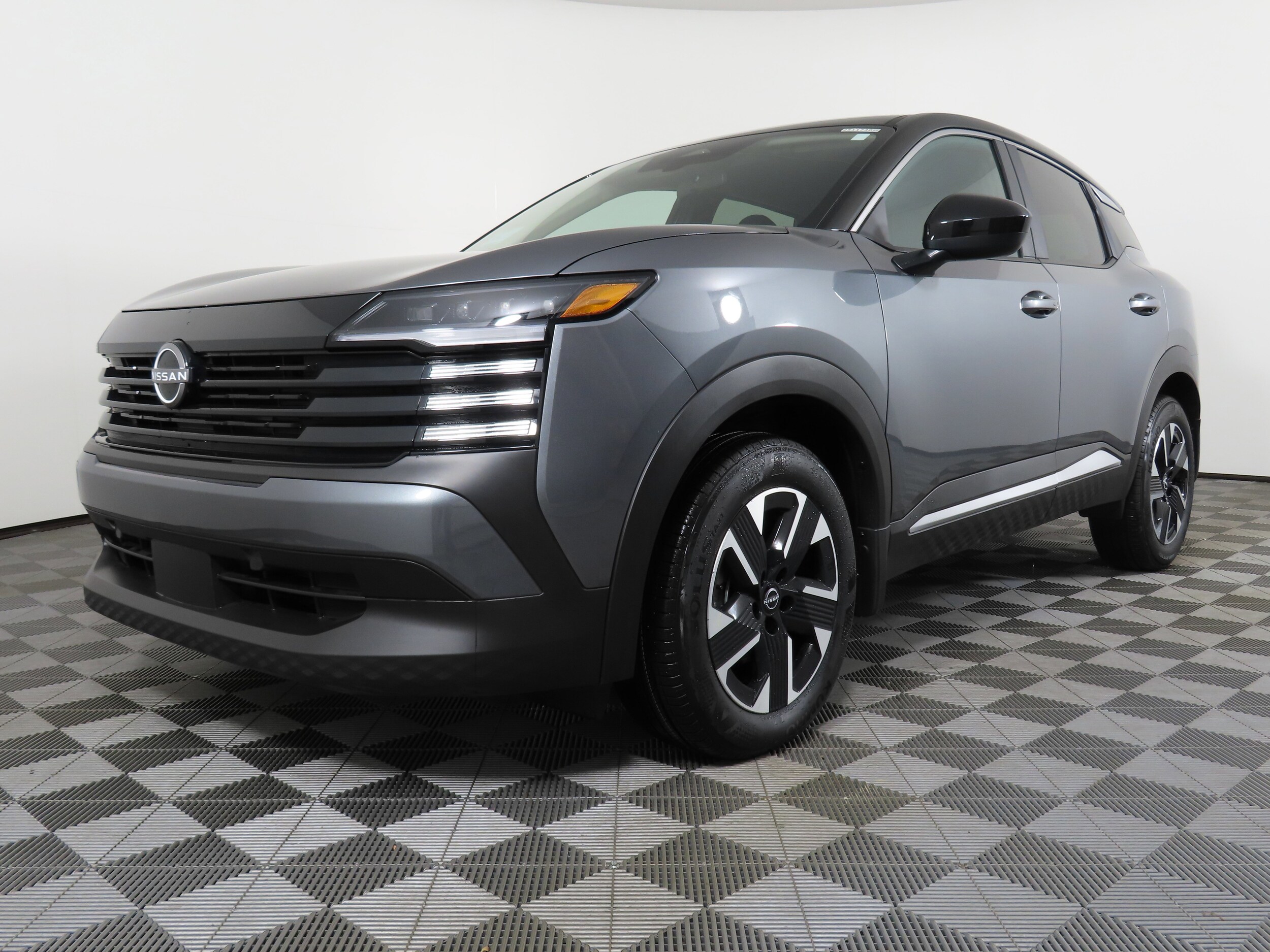 2025 Nissan Kicks SV photo 3