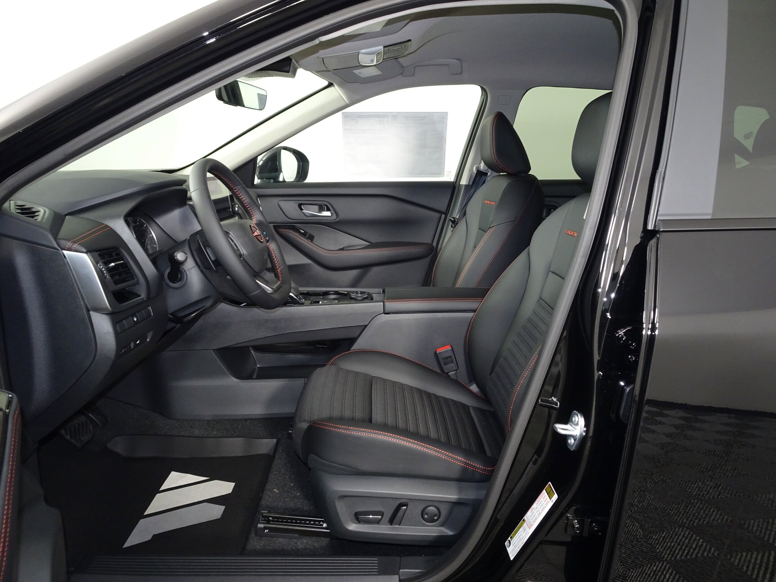 2026 Nissan Rogue SV photo 4