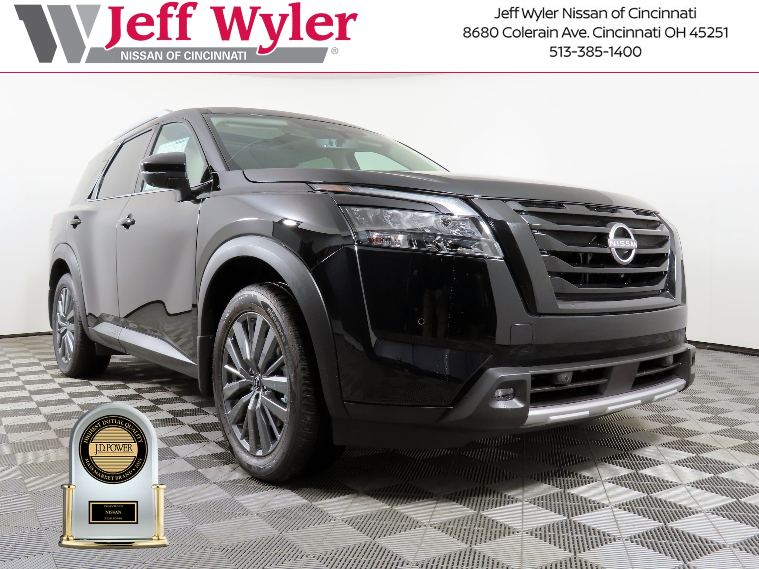 2025 Nissan Pathfinder SL's photo