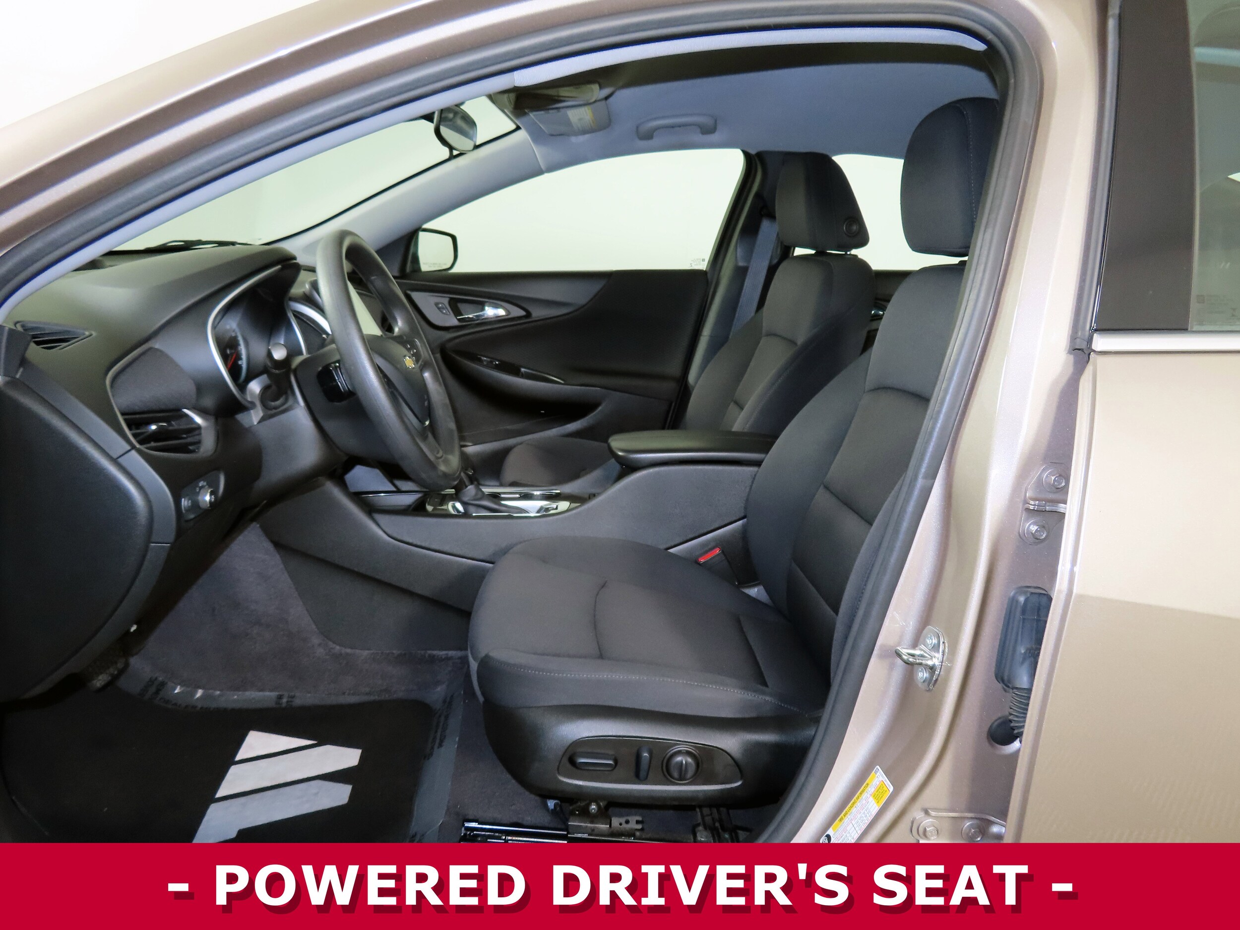 2023 Chevrolet Malibu 1LT photo 2