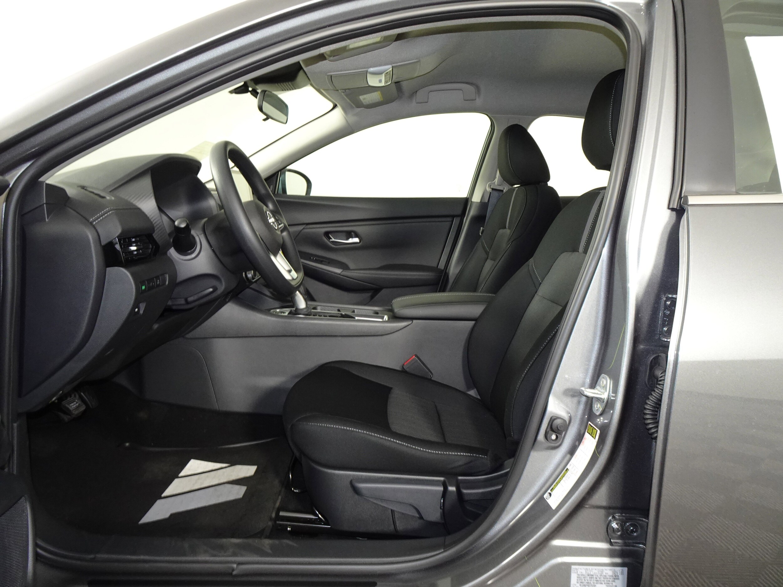 2025 Nissan Sentra SV photo 4