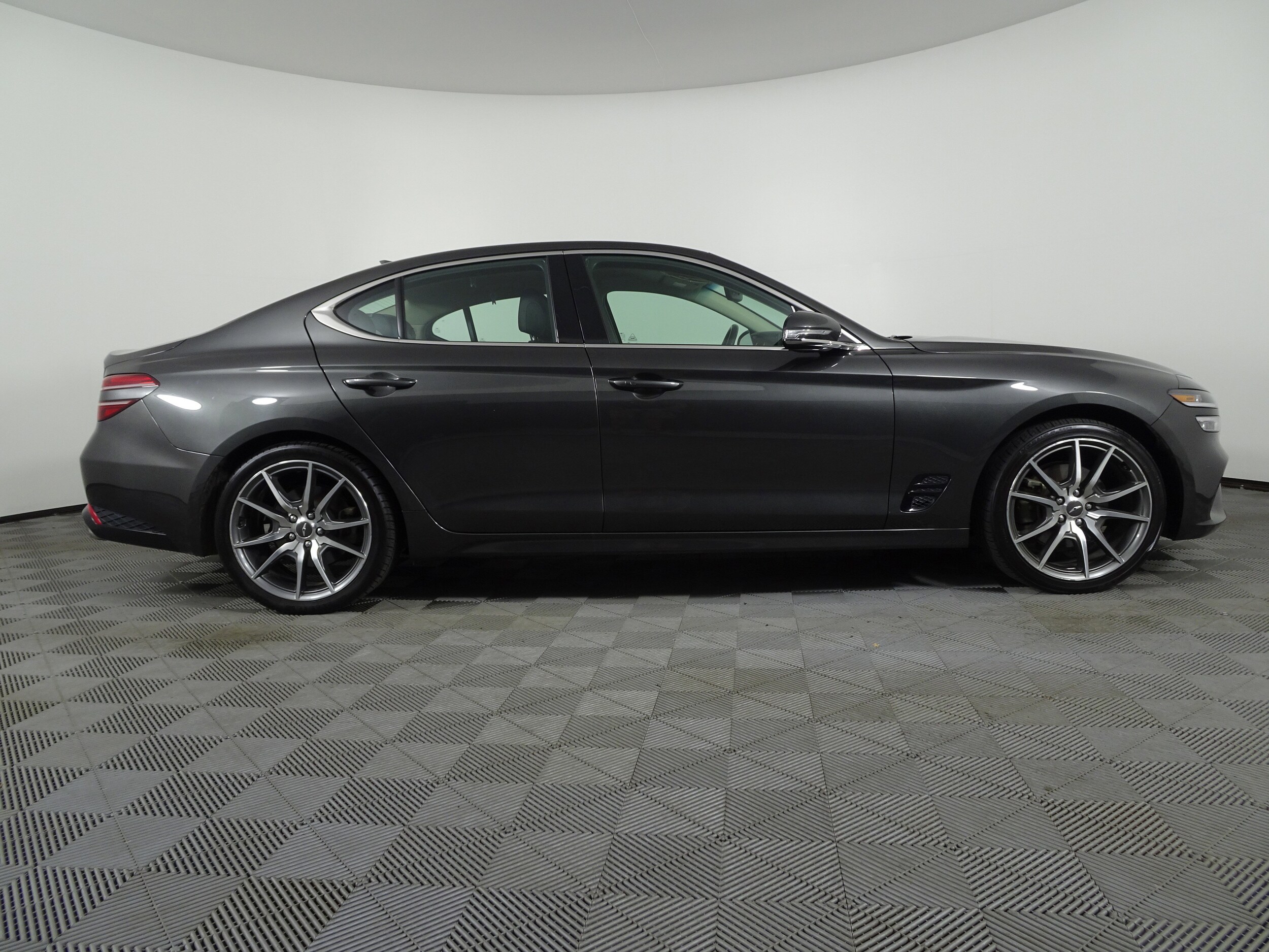 2023 Genesis G70 2.0T photo 2