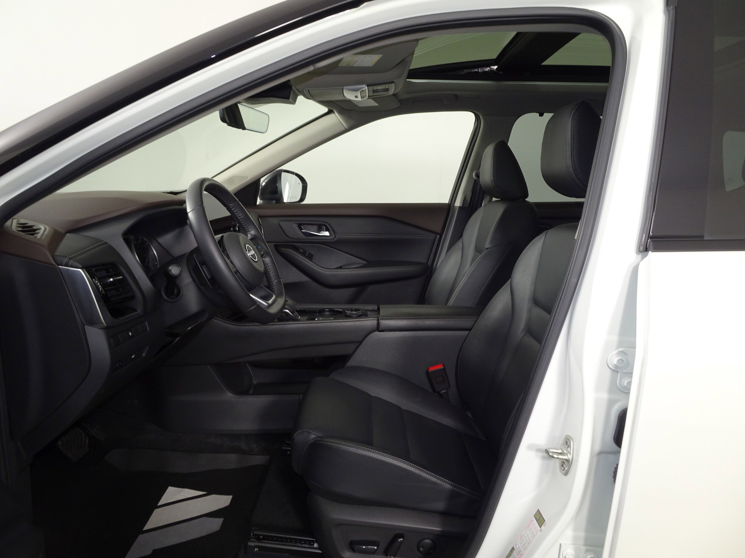 2023 Nissan Rogue SL photo 3