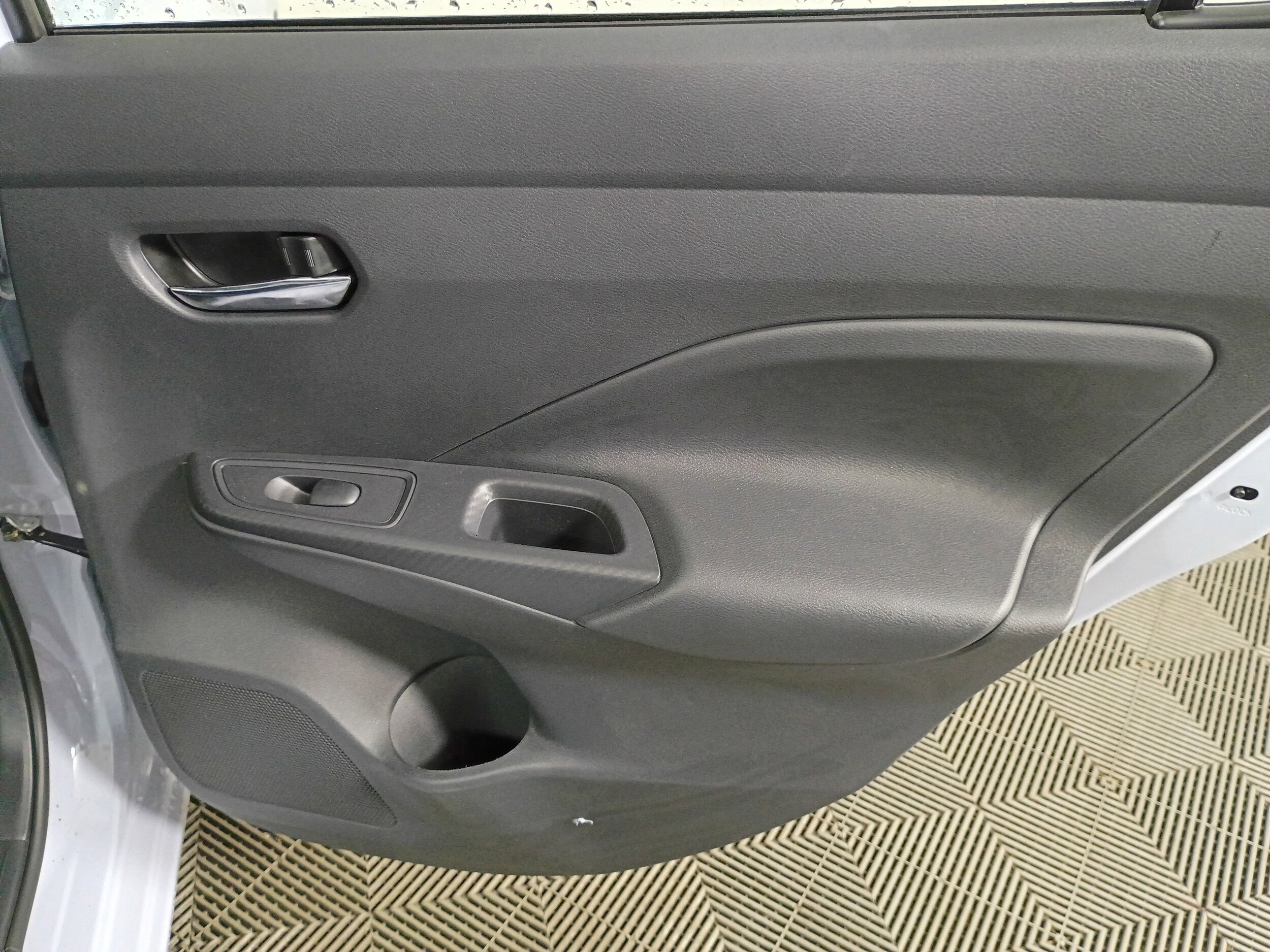 2025 Nissan Versa Sedan SV - Photo 38