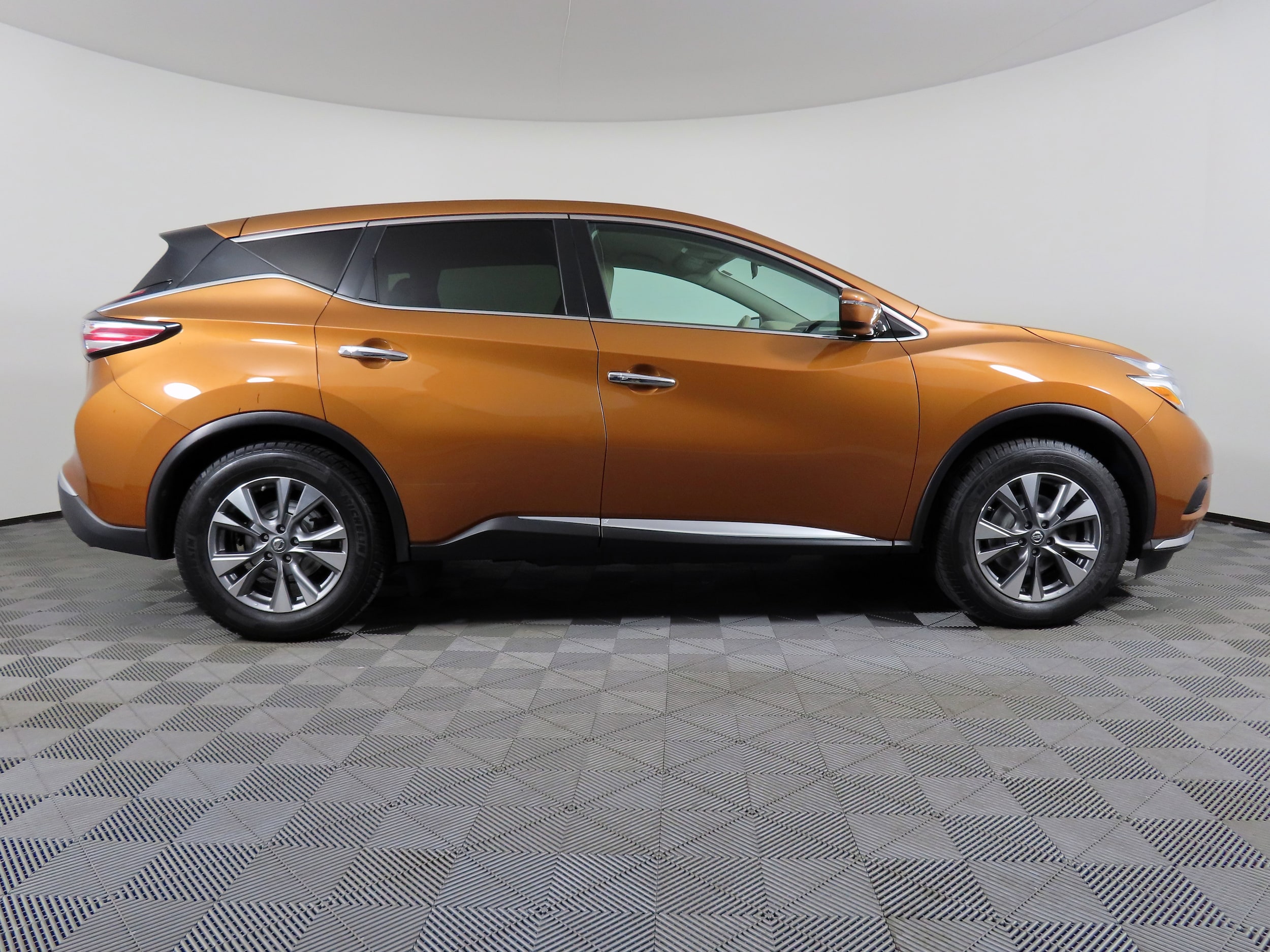 2016 Nissan Murano S photo 2