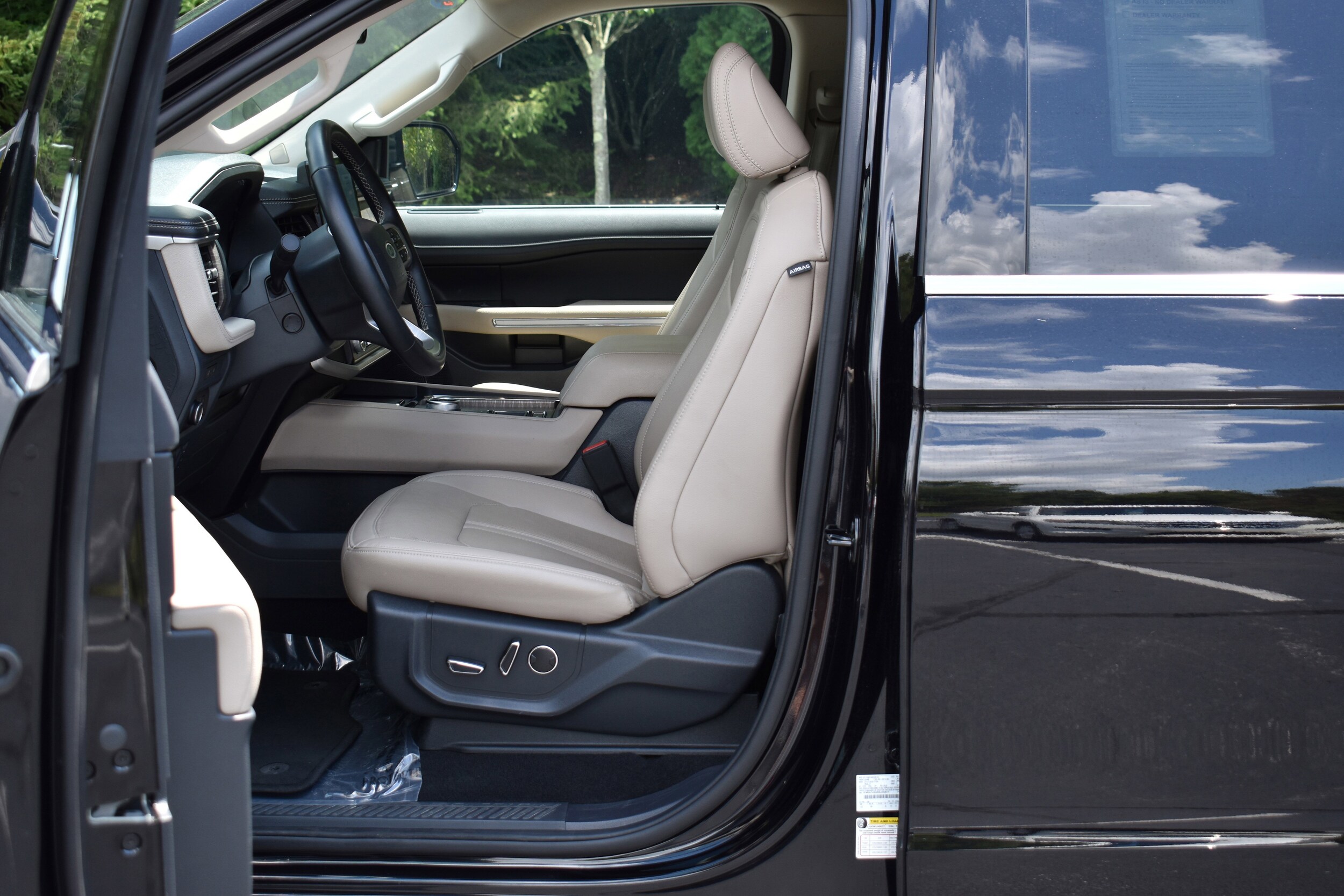 2024 Ford Expedition MAX Limited photo 4