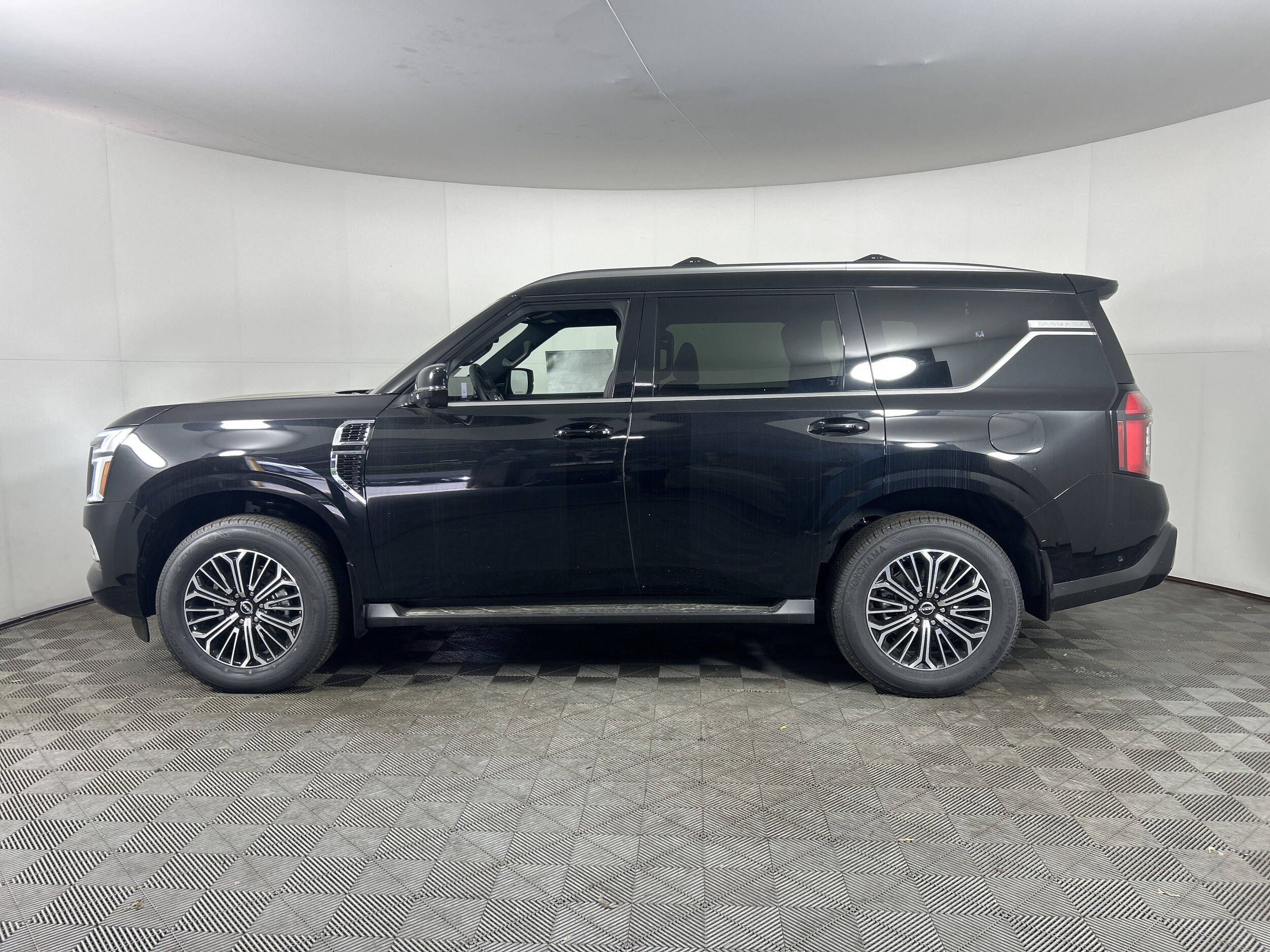 2025 Nissan Armada SL photo 4
