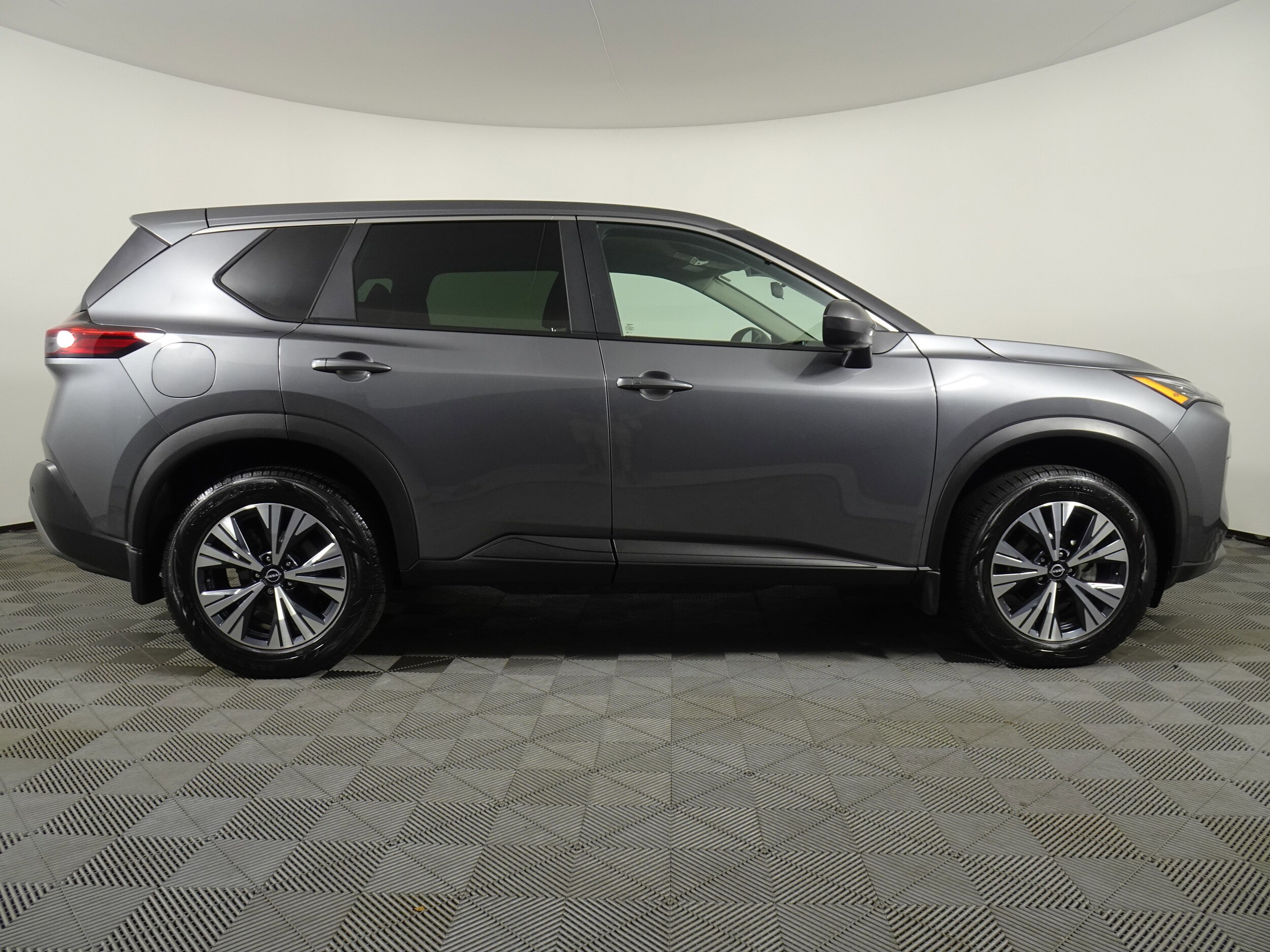 2023 Nissan Rogue SV photo 2