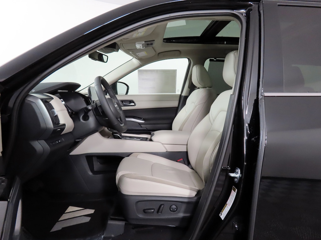 New 2025 Nissan Pathfinder SL SUV